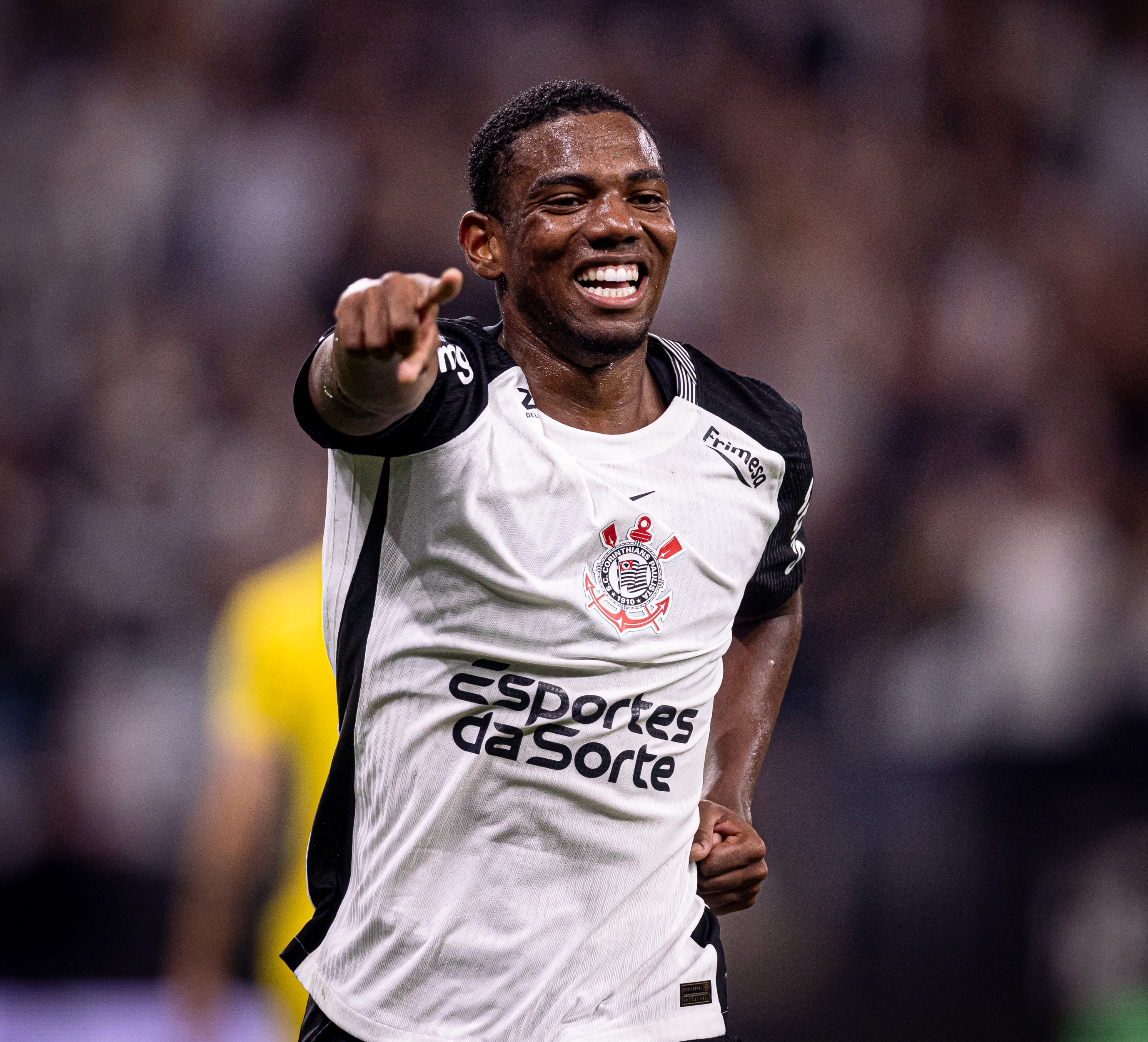 Joia da base treina com bola e pode voltar a reforçar Corinthians contra Bragantino