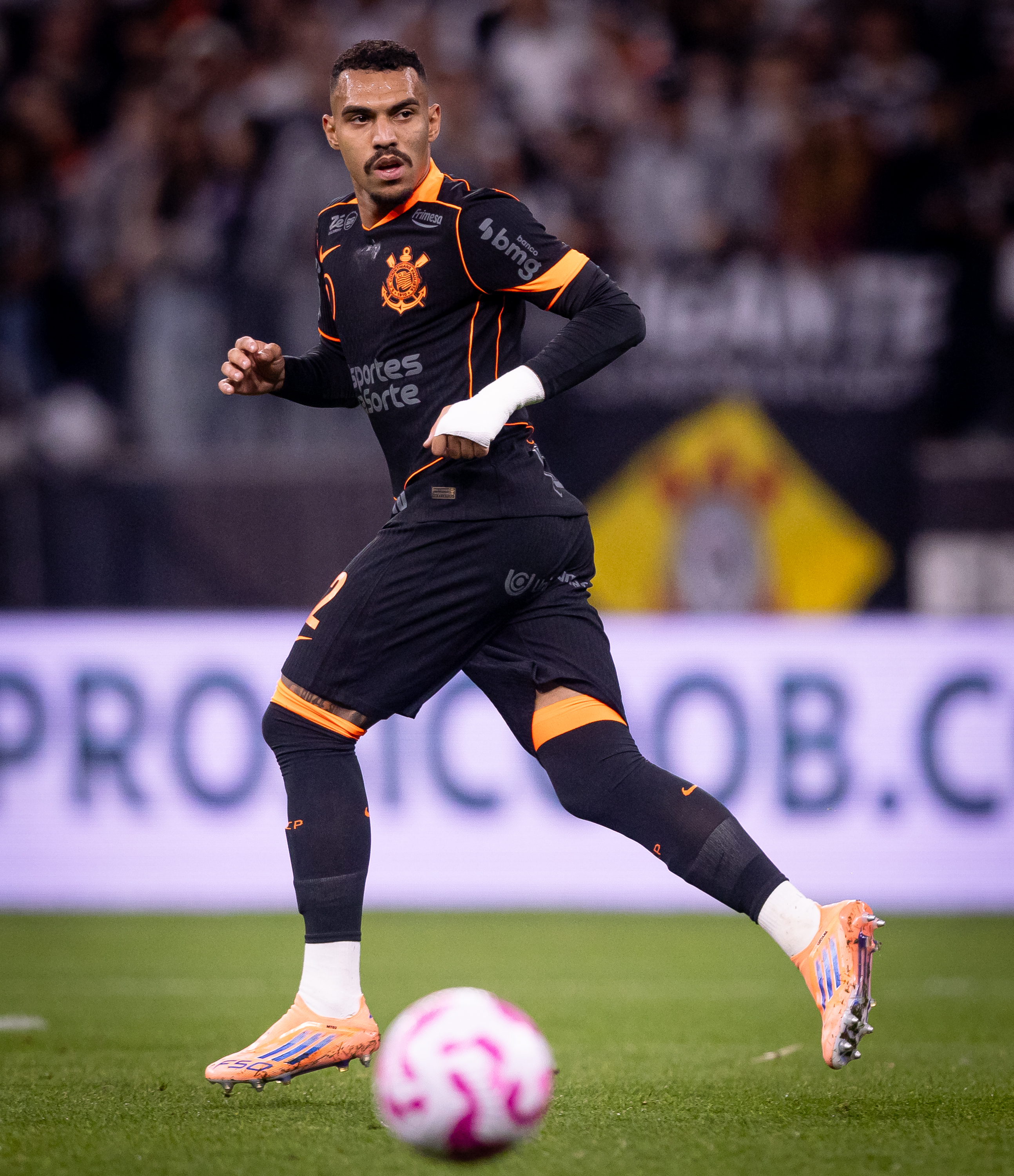 Matheuzinho em busca do centenário: Corinthians vive expectativa nos bastidores da temporada