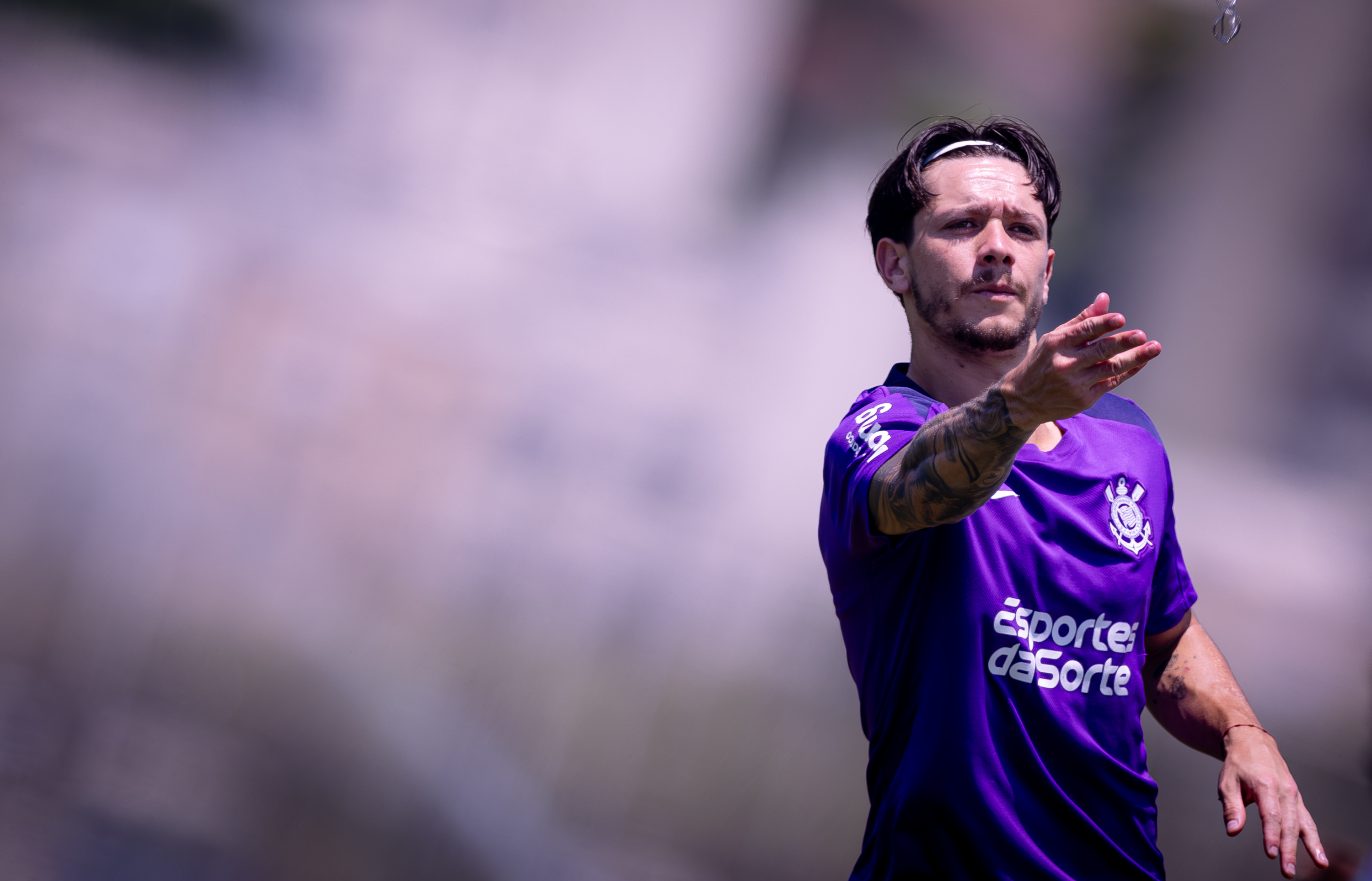 Corinthians intensifica treinos, enquanto jogadores buscam superação em meio a desafios da temporada