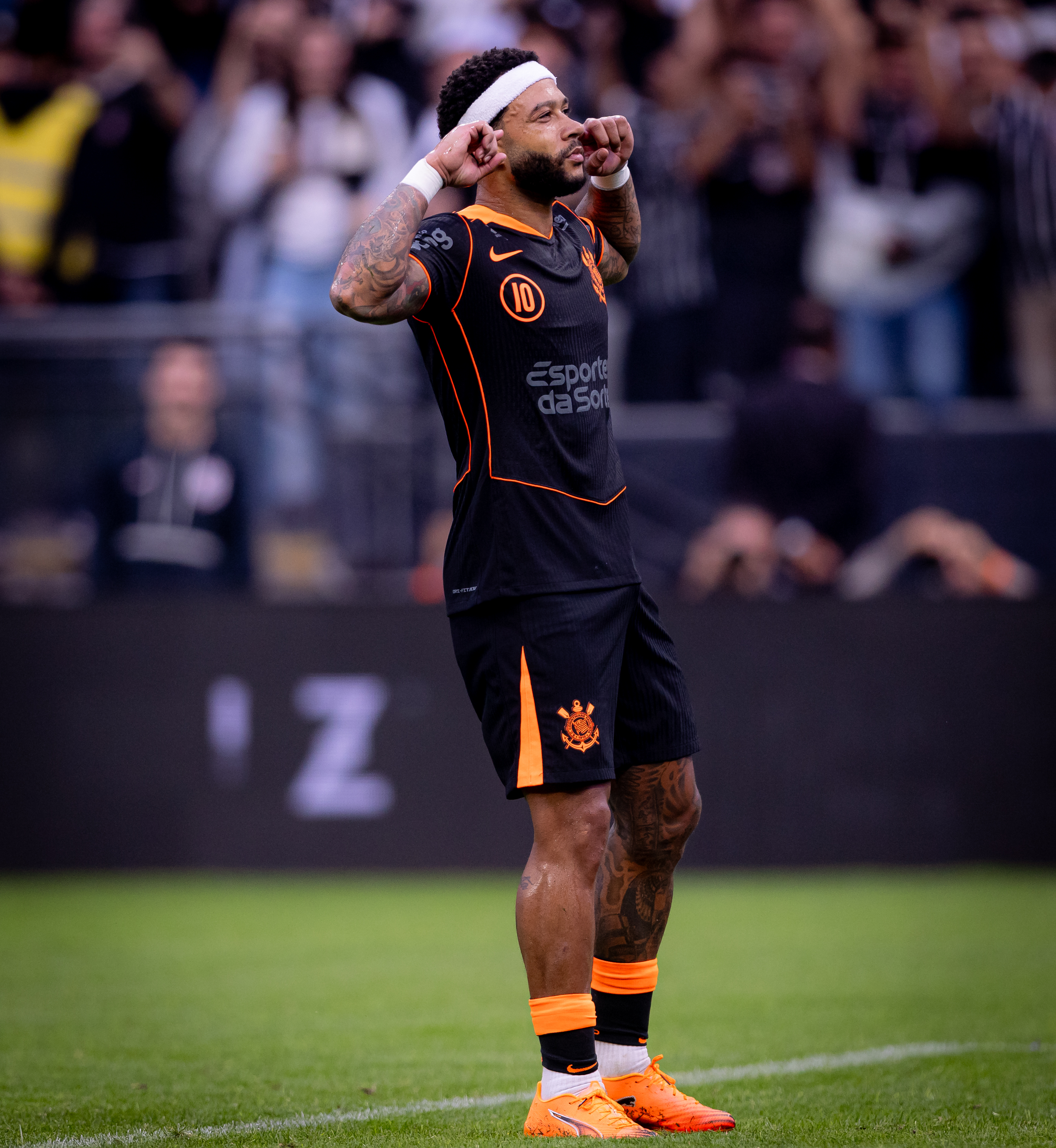 Corinthians pede que Memphis deixe hotel de luxo com aluguel de R$ 250 mil