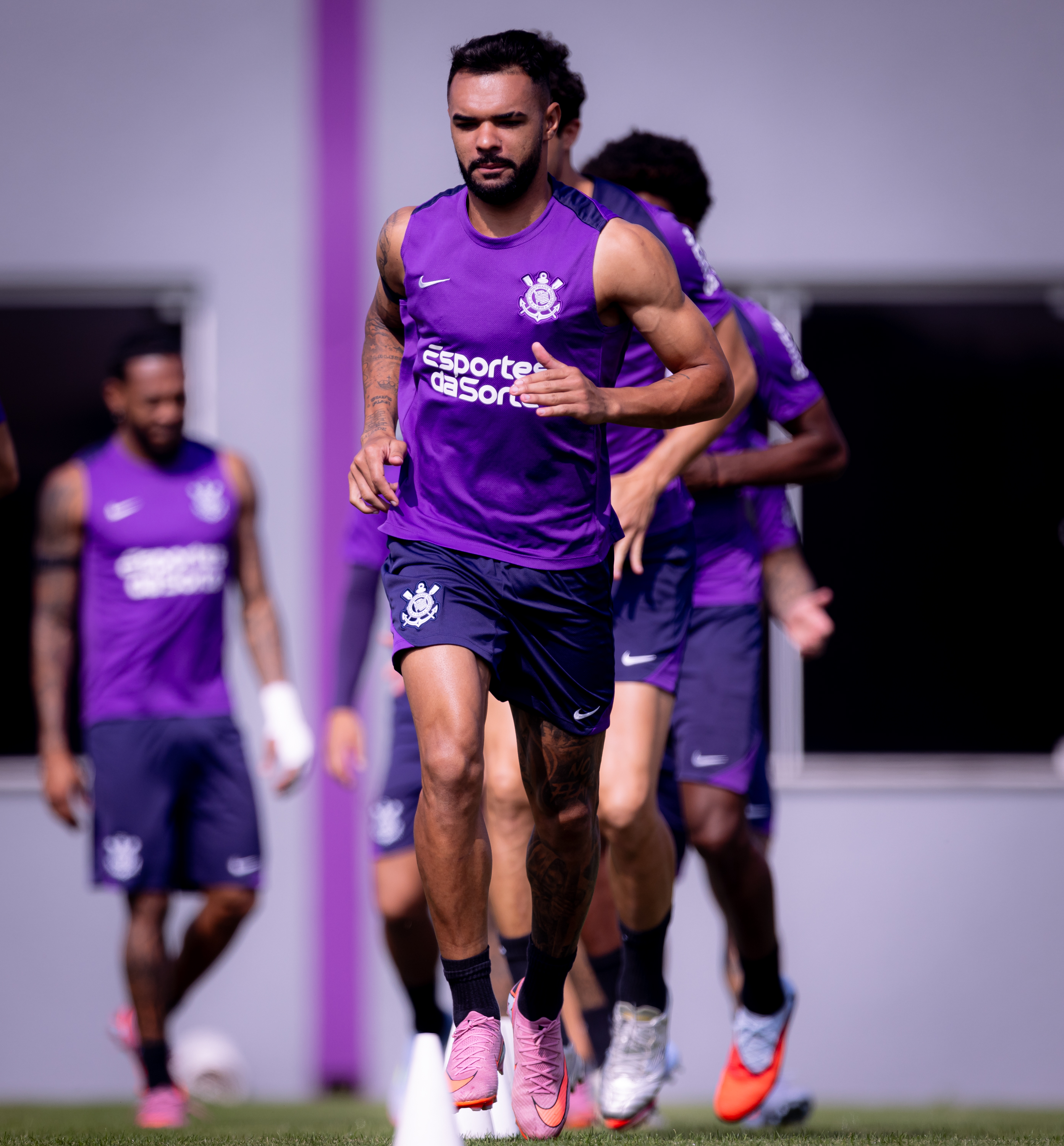 Corinthians treina forte, reafirma foco em vitórias e promete reação após críticas na temporada