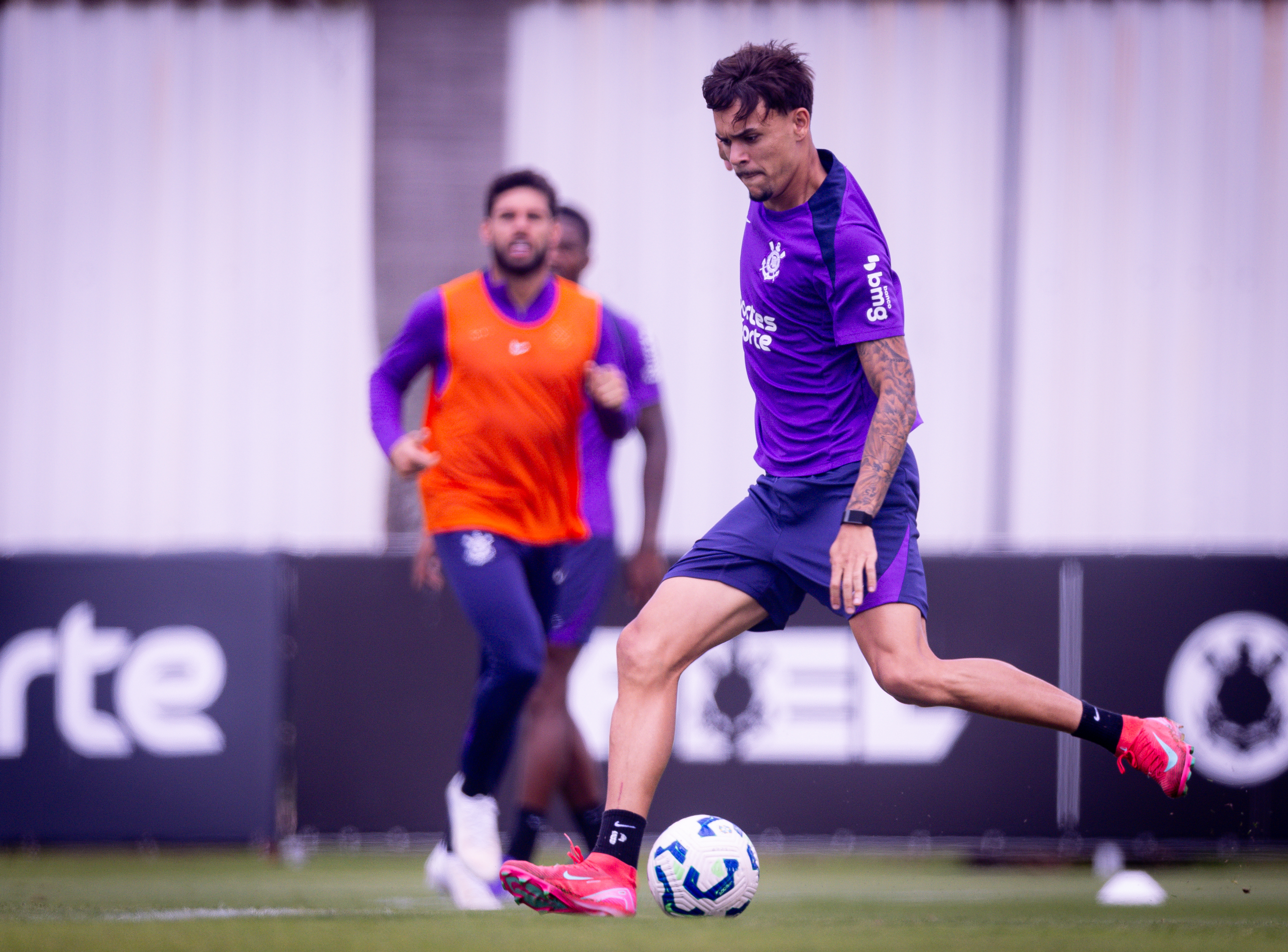 João Pedro Tchoca, em ótima fase no Corinthians, desafia o Ceará em confronto especial no Brasileirão