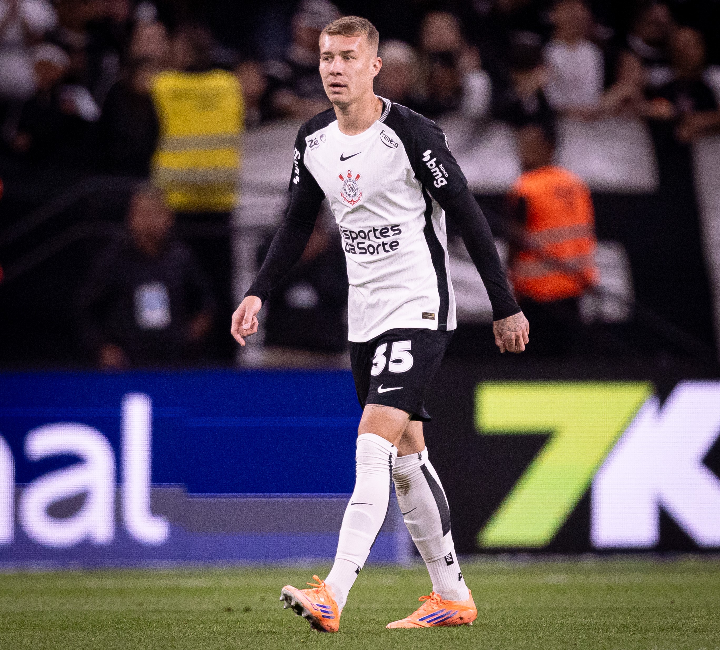 Corinthians vê volante denunciado no STJD após expulsão em partida amarga contra o RB Bragantino