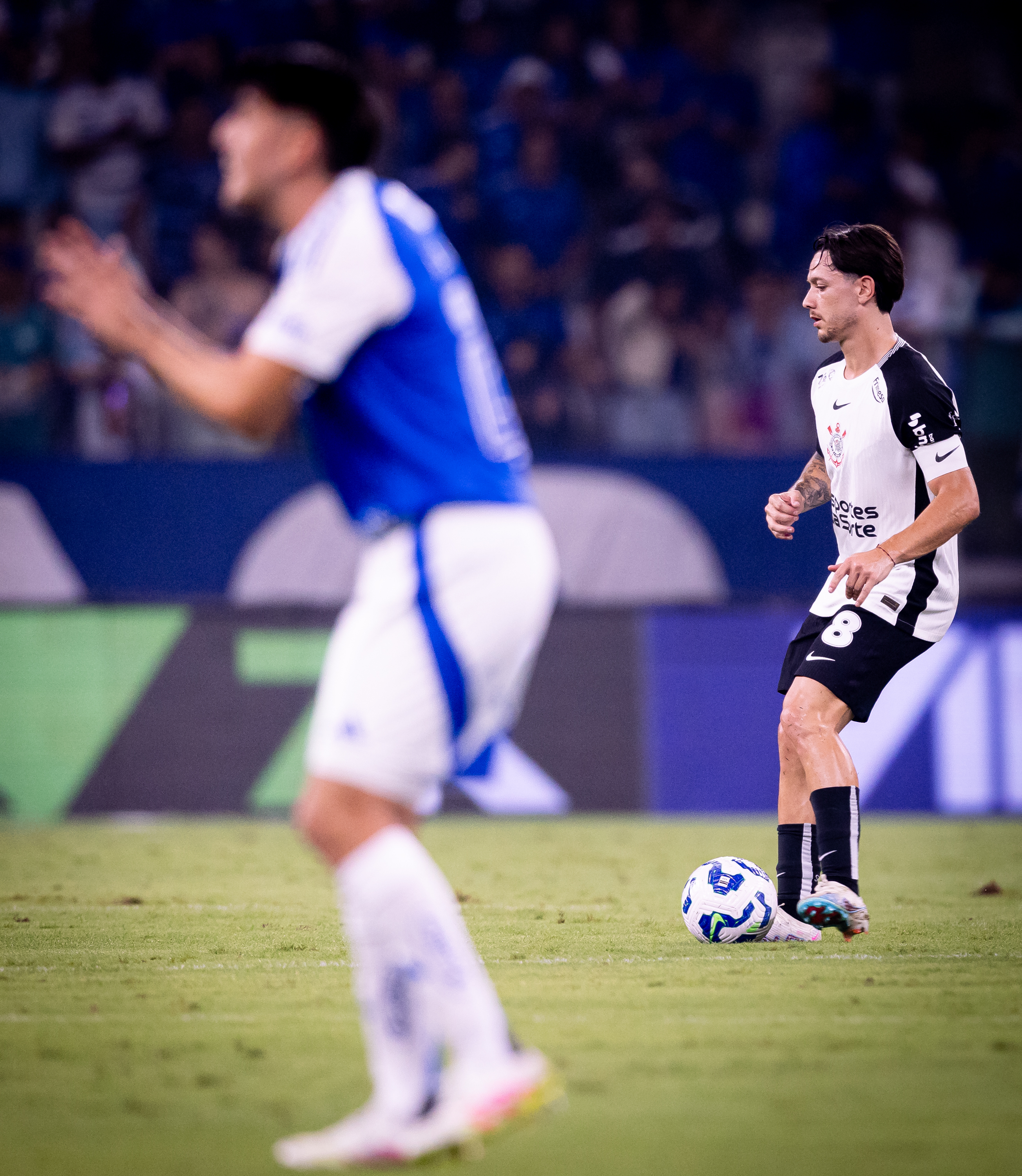 Dorival banca Garro após goleada e vê meia como peça chave na reta final