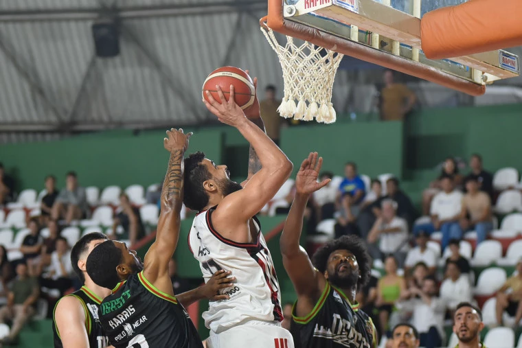 Flamengo dispara sua sétima vitória consecutiva no NBB ao vencer o Osasco em grande estilo
