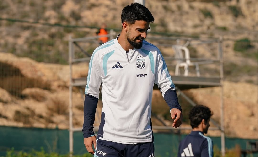 Flaco López brilha em campo, enquanto Palmeiras e Santos se preparam para duelo decisivo