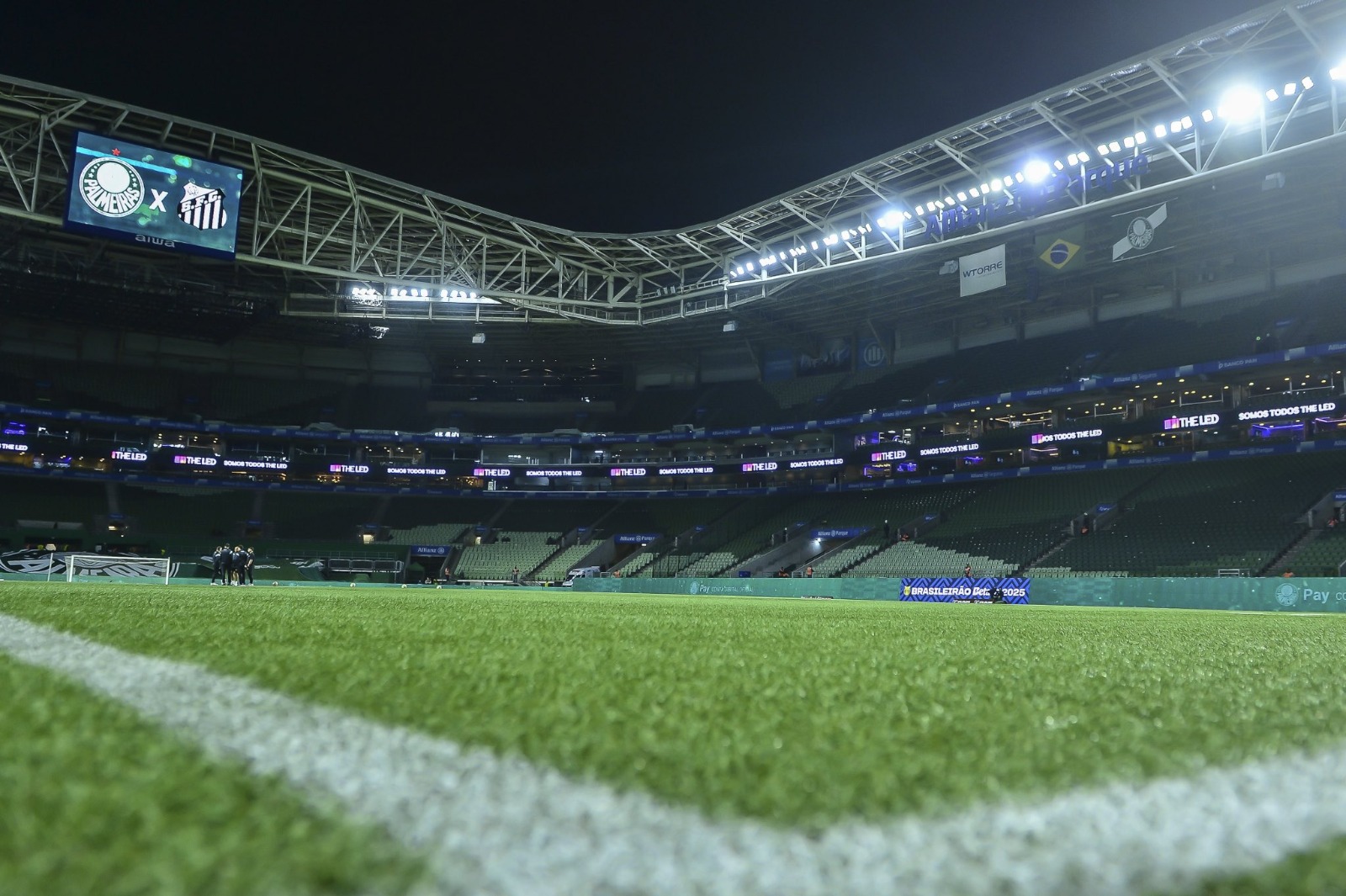 Flamengo cobra: proposta para proibir gramados artificiais agita bastidores do futebol brasileiro