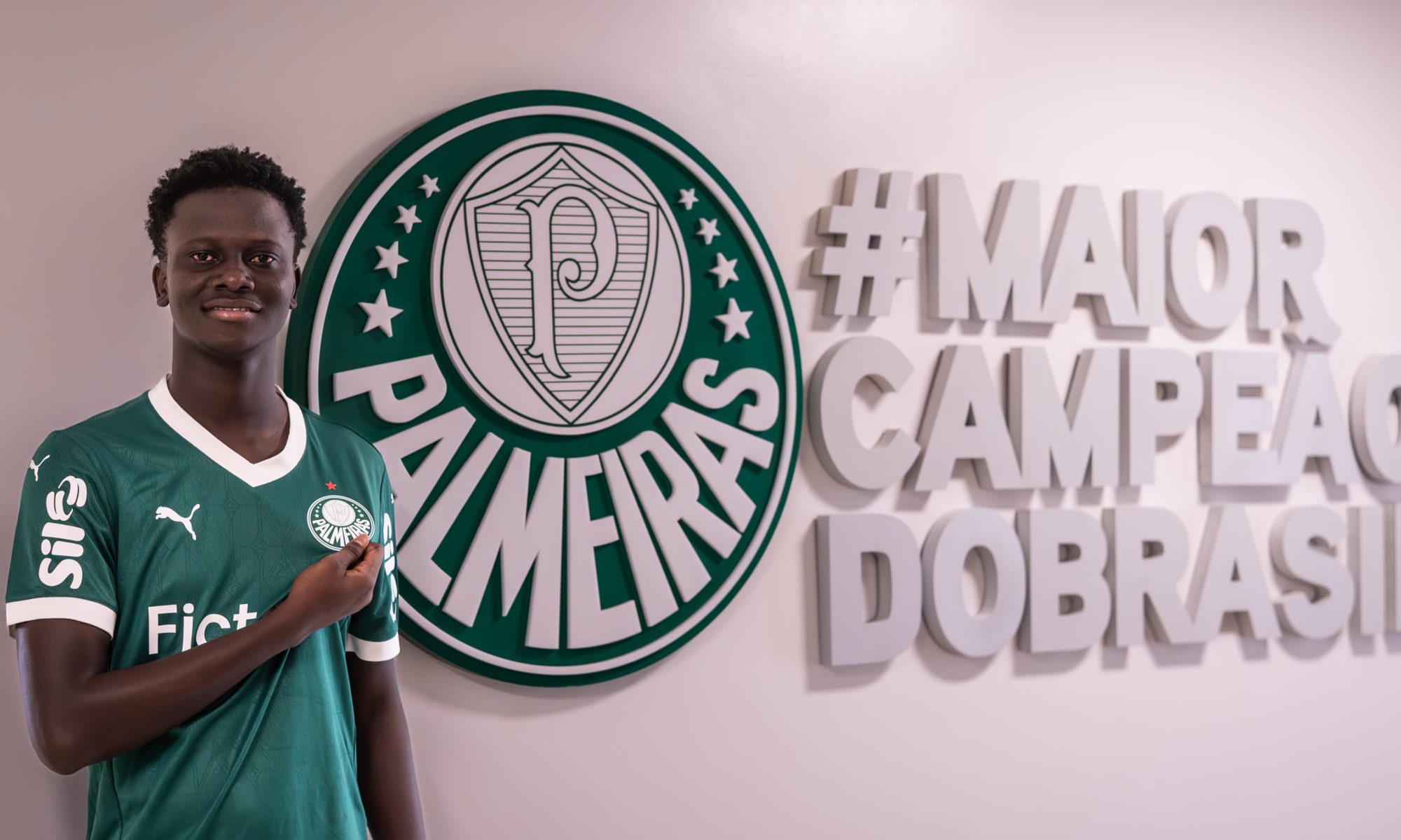 Palmeiras ensaia novas táticas e define escalação para duelo decisivo contra o Vitória