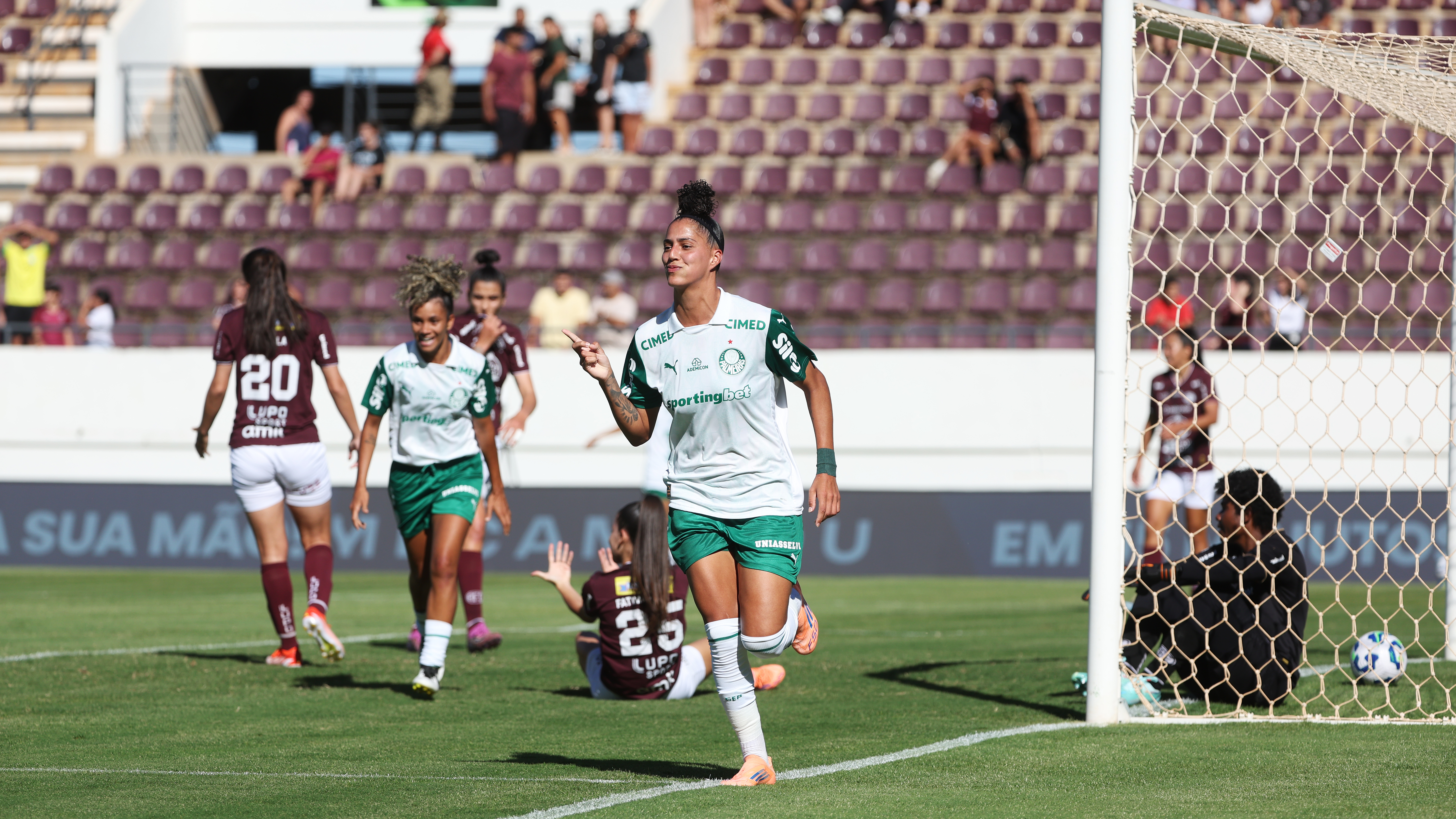 Palmeiras quebra jejum e vence Ferroviária na Copa do Brasil feminina, celebrando título inédito