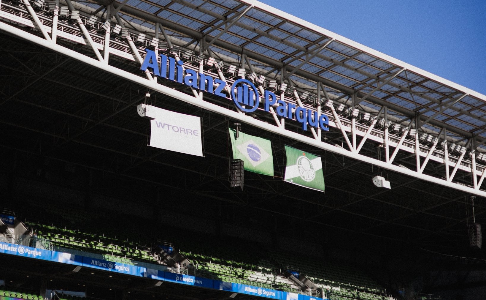 Palmeiras confirma mudanças e define convocados para duelo decisivo contra o Vitória