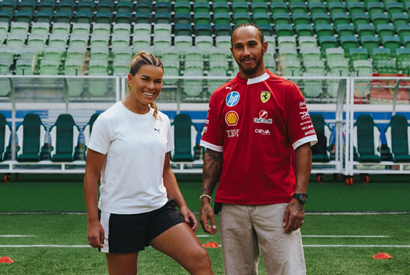 Astro da Formula 1 é Timão: Tamires joga futebol com Lewis Hamilton!