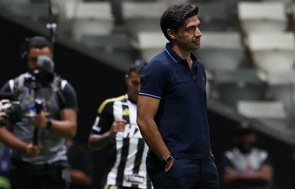 Palmeiras enfrenta reformulação e amarga primeira temporada sem títulos sob comando de Abel