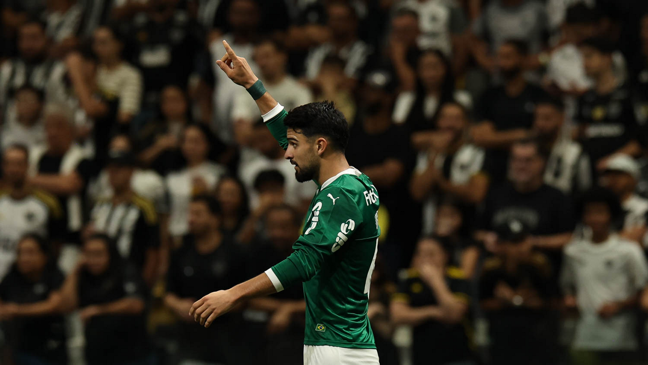 Flaco López encerra jejum no Palmeiras e se aproxima dos grandes artilheiros do século
