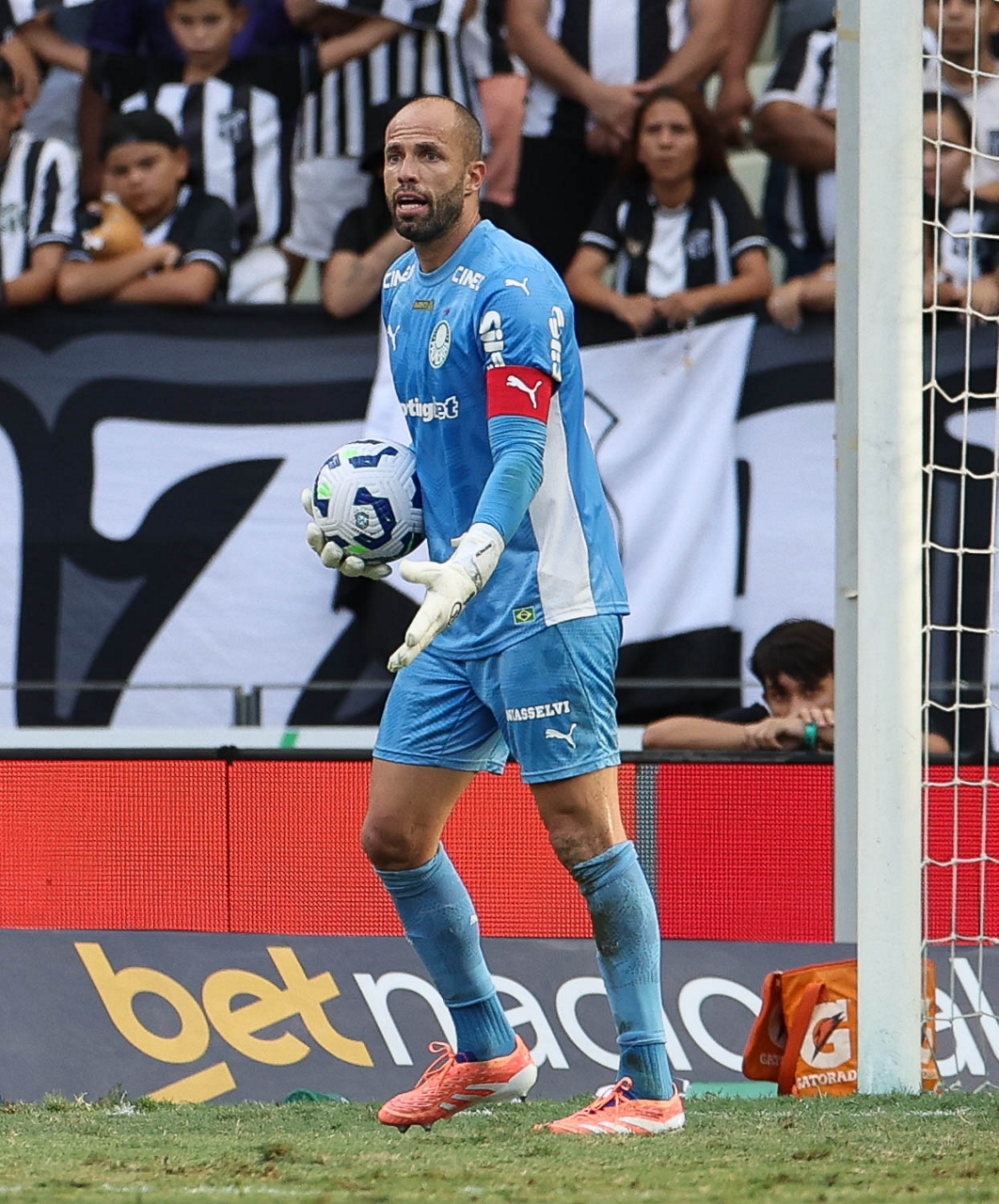Renovou!! Palmeiras oficializa renovação até 2026 com goleiro!