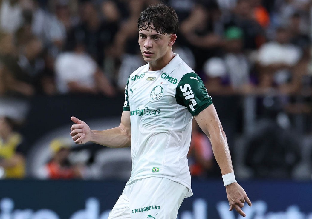 Giay, revelação palmeirense, em alta: impacto na temporada e futuro incerto no clube