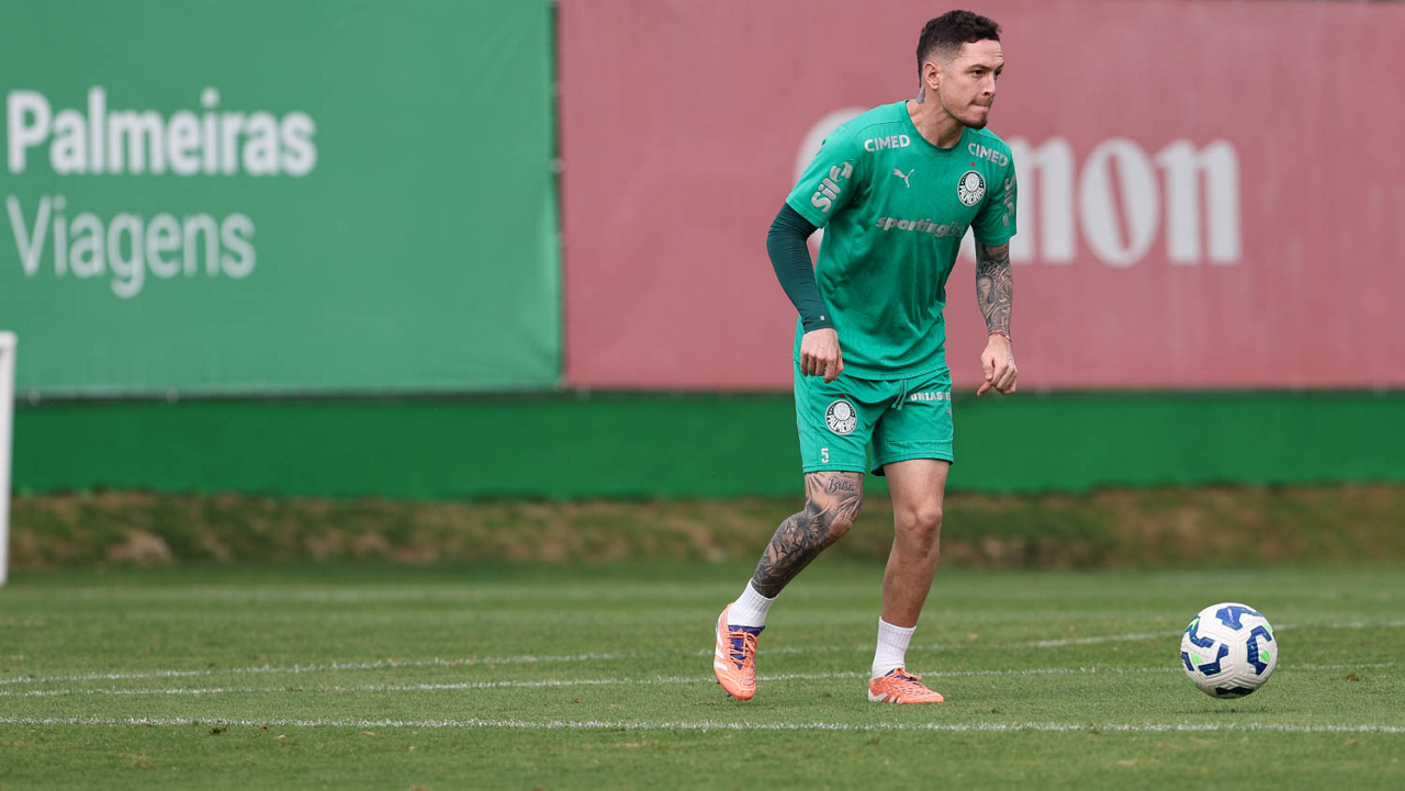 Aníbal Moreno se destaca no Palmeiras: desempenho surpreendente expõe potencial do volante na temporada