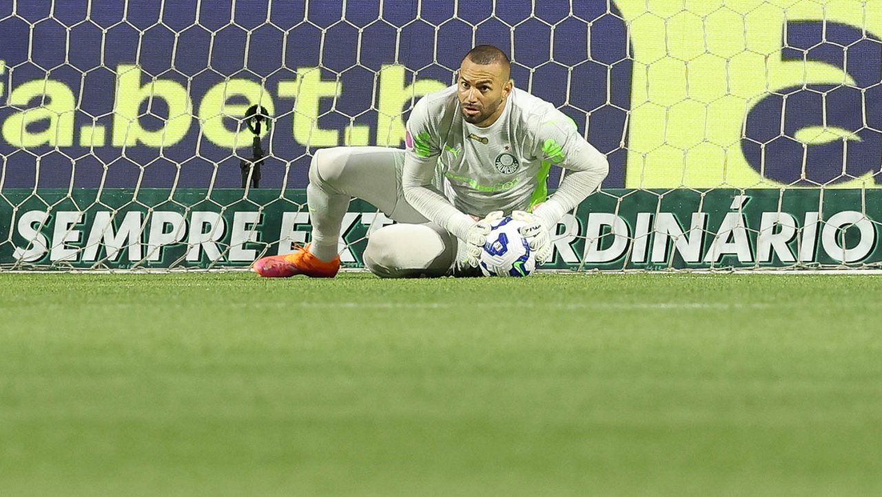 Weverton brilha no Palmeiras e se firma como herói sublime em temporada decisiva na busca pelo título