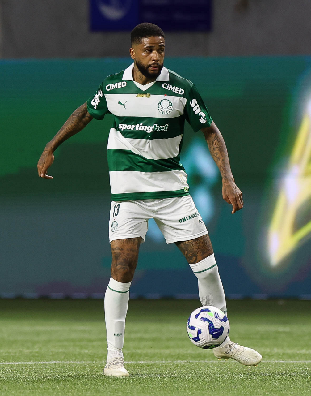 Torcedores reprovam Micael: temporada abaixo das expectativas custa caro ao Palmeiras