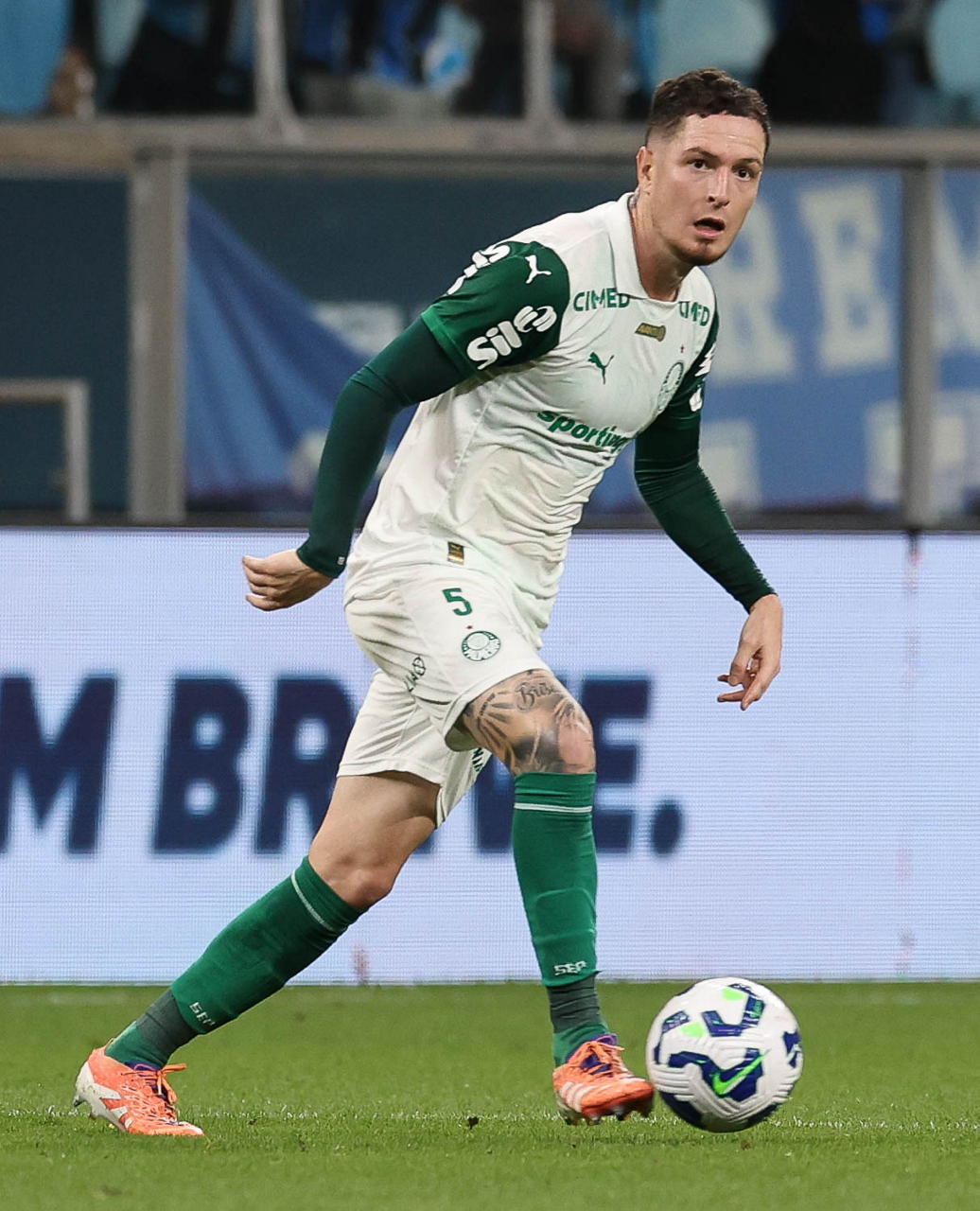 Aníbal Moreno vive dilema no Palmeiras: vilão em campo e futuro incerto nos bastidores do clube