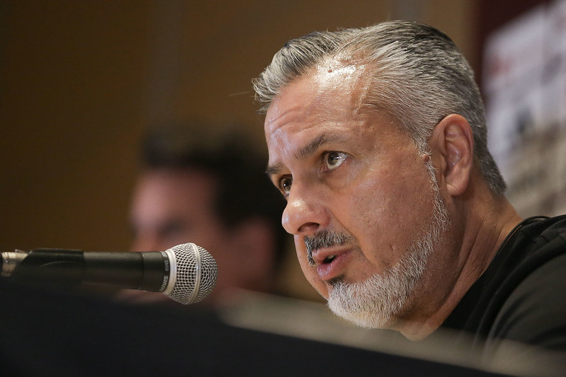 Boto cita pressão, diz que 