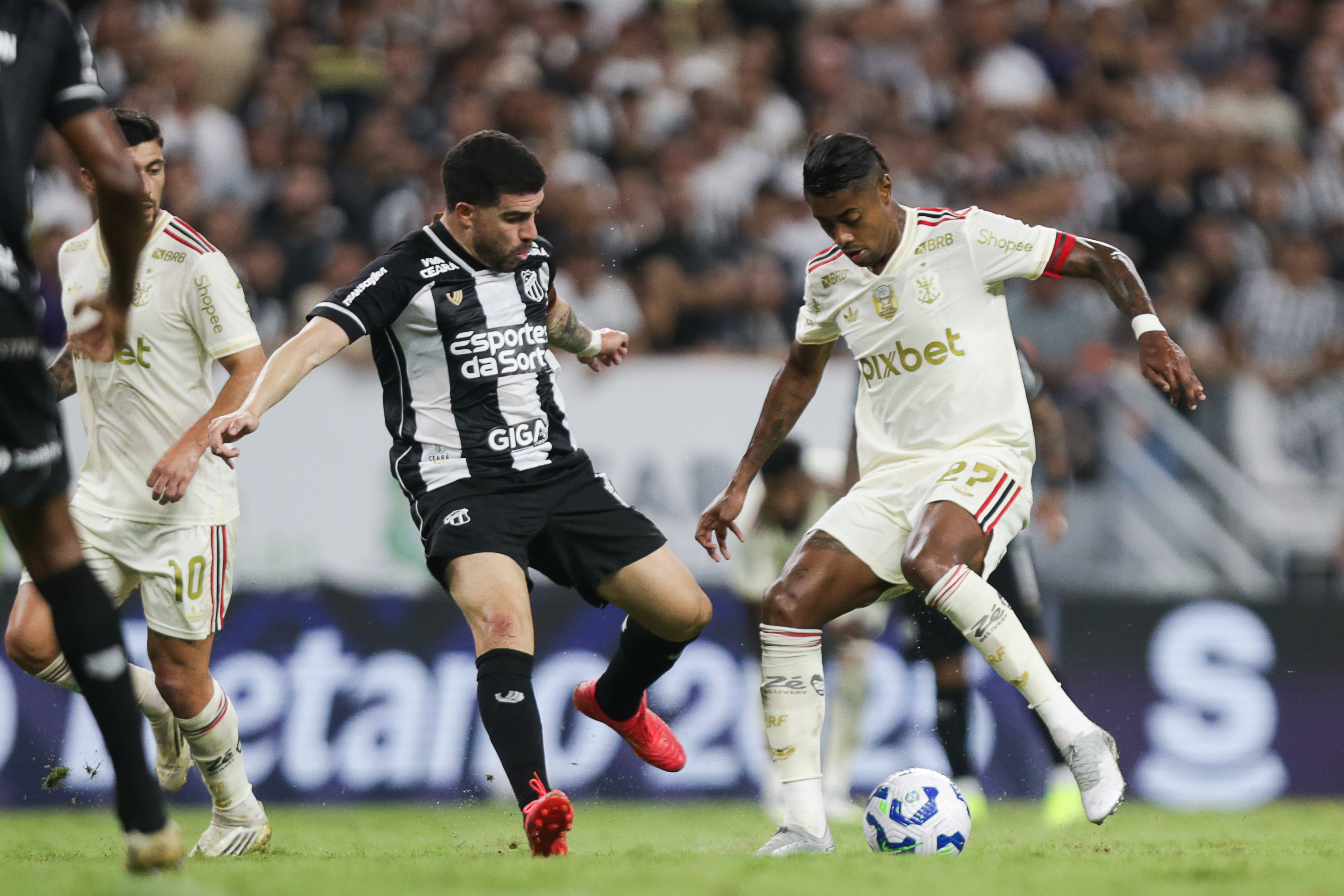 Flamengo e Ceará se desafiam em duelo decisivo; equilíbrio marca histórico recente entre os times