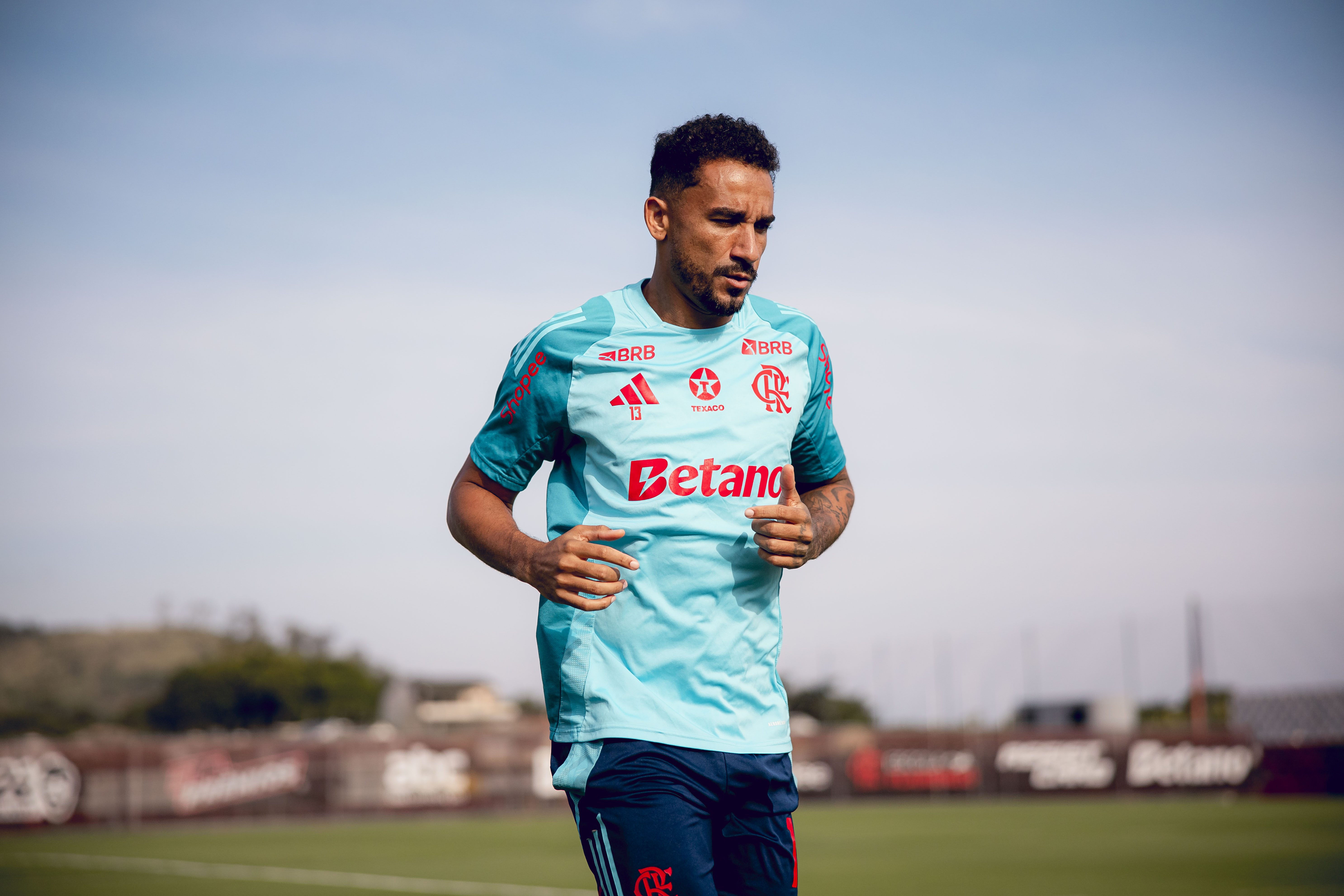 Flamengo se reapresenta após título da Libertadores e mira a briga pelo Brasileirão