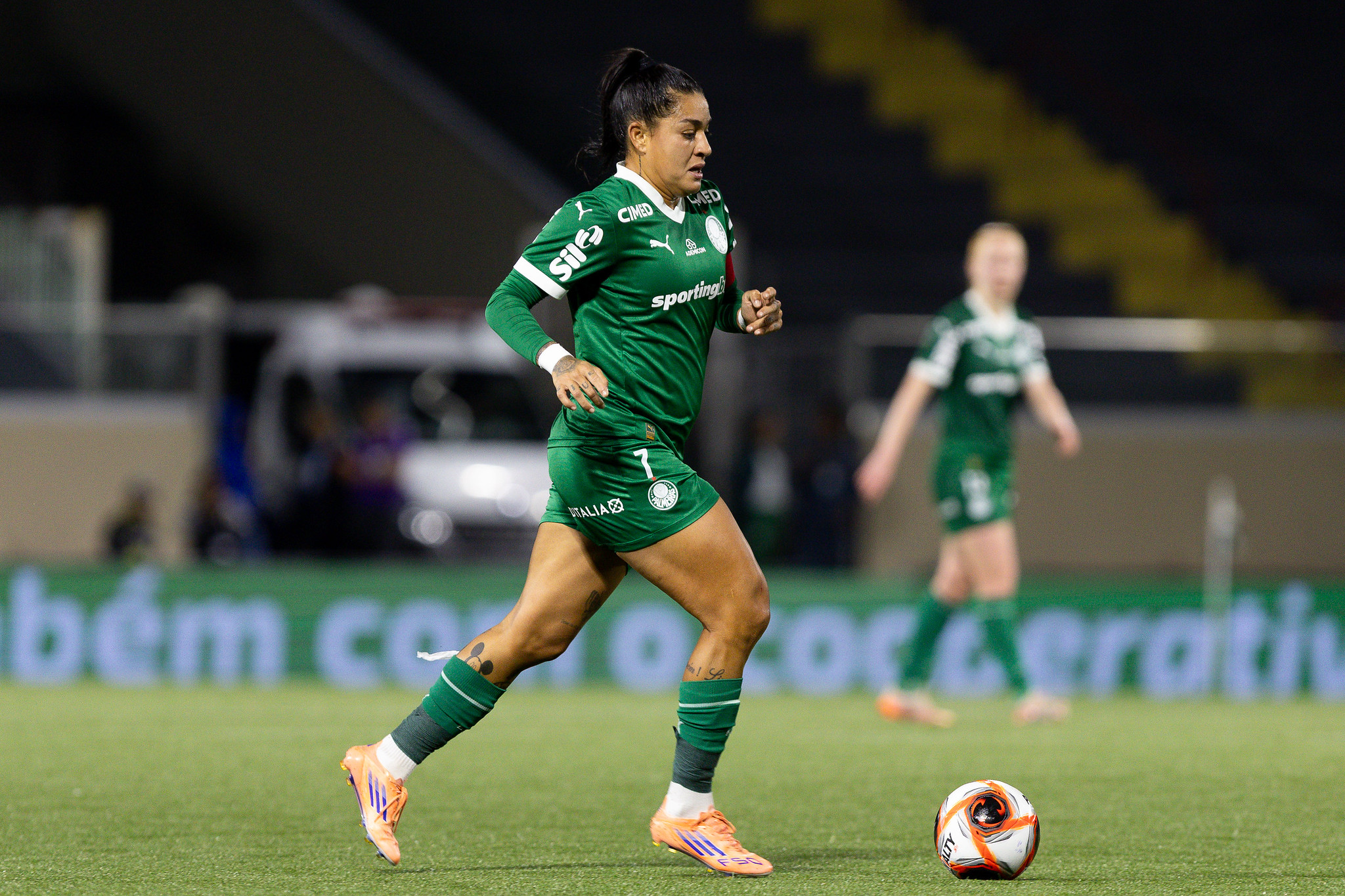 Brena celebra vitória do Palmeiras, mas avisa: 