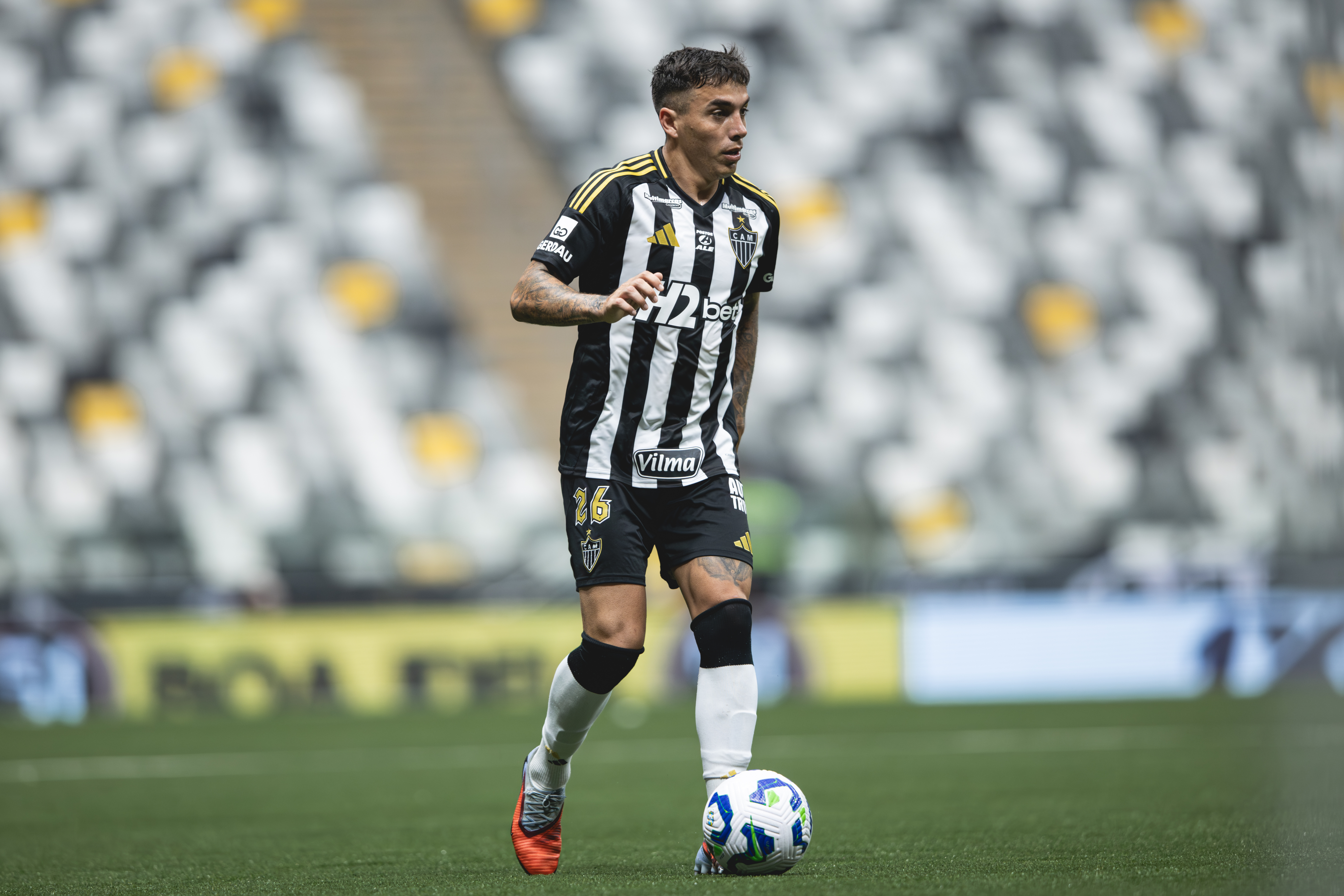 Craque na mira do Timão? Lateral ex rival é oferecido ao Corinthians que prepara proposta