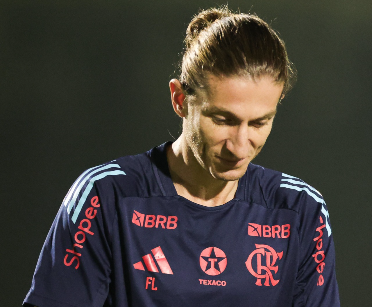 Filipe Luís vê semelhanças entre Flamengo e Cruz Azul e foca no jogo, ignora renovação
