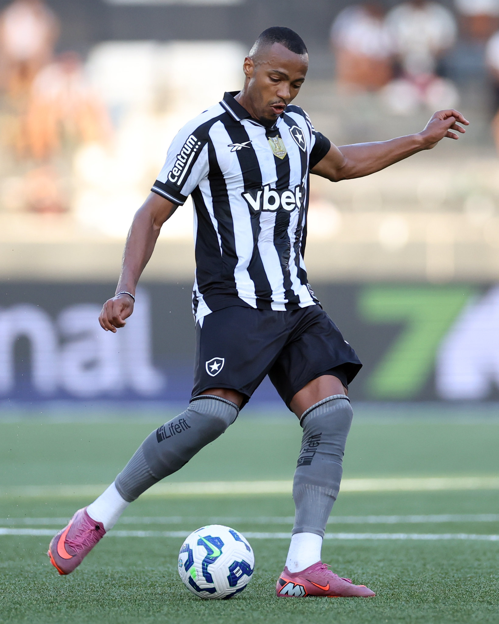 Palmeiras acena com proposta por Marlon Freitas, do Botafogo, e negociações ganham força