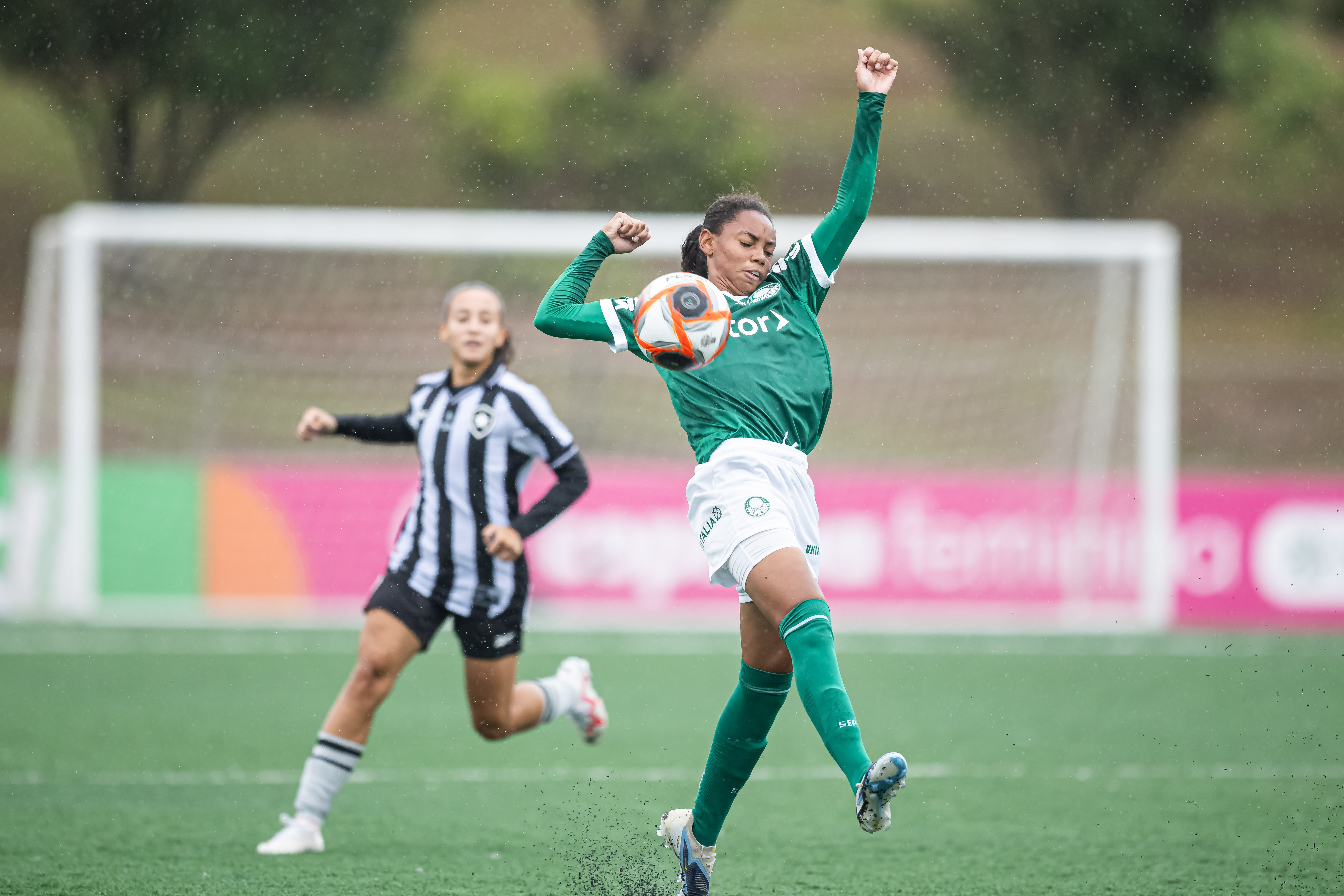 Samara, do Palmeiras, recebe alta hospitalar após choque de cabeça na Copinha feminina