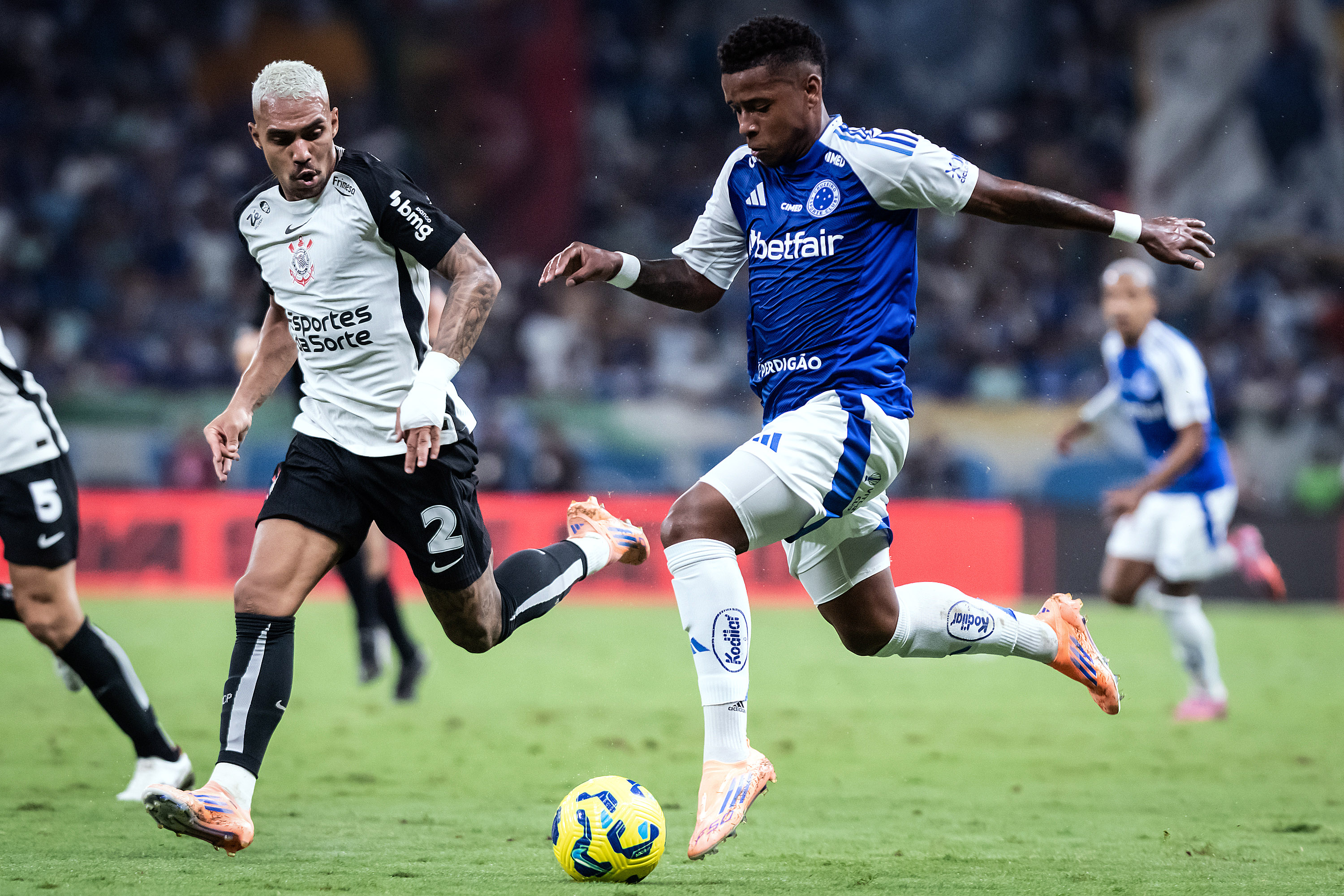 Cruzeiro e Corinthians se enfrentam em jogo decisivo da Copa do Brasil; veja as imagens da semifinal