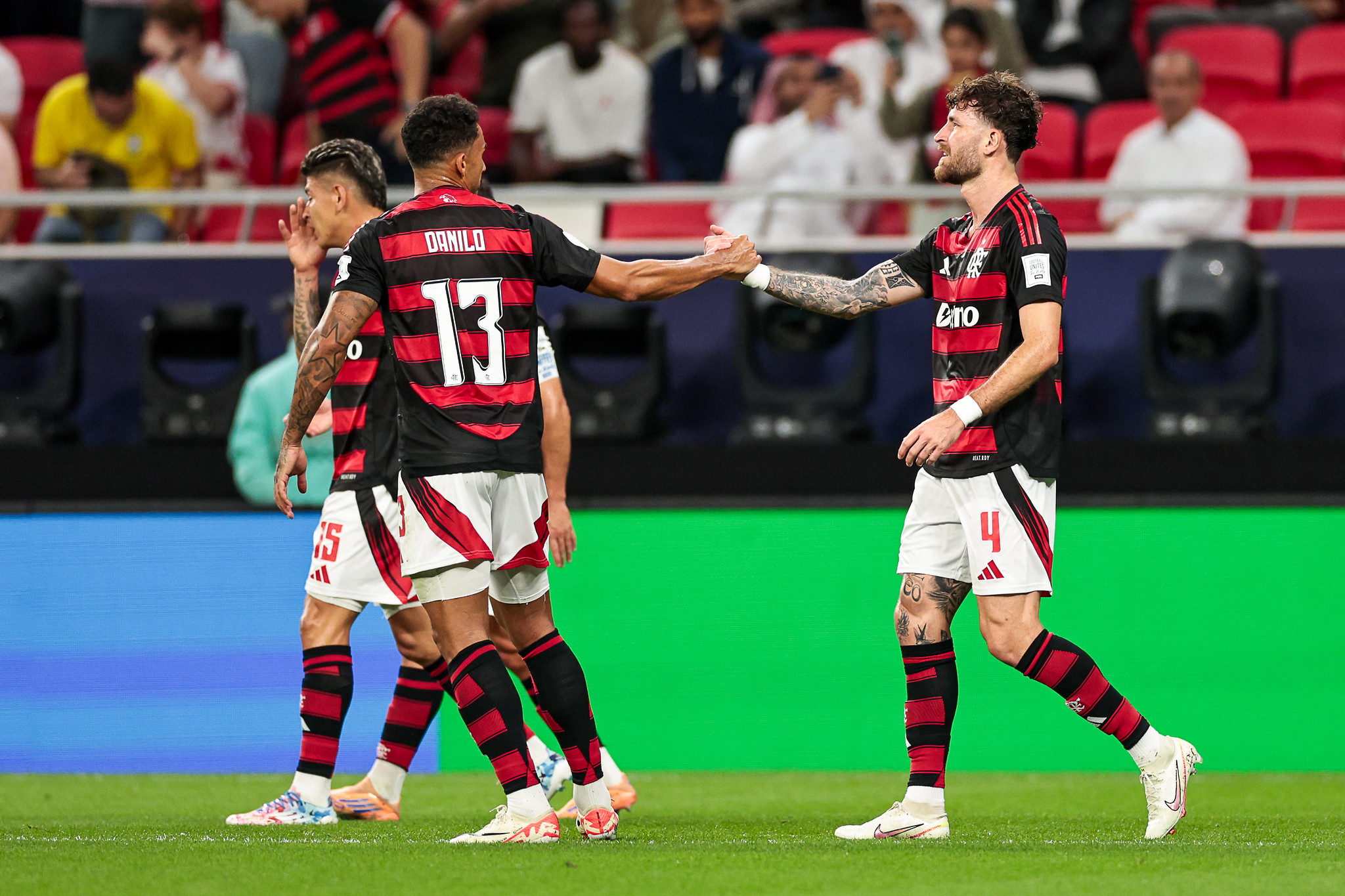 Zagueiros decidem duelo: Flamengo supera Pyramids e se prepara para o PSG na final intercontinental