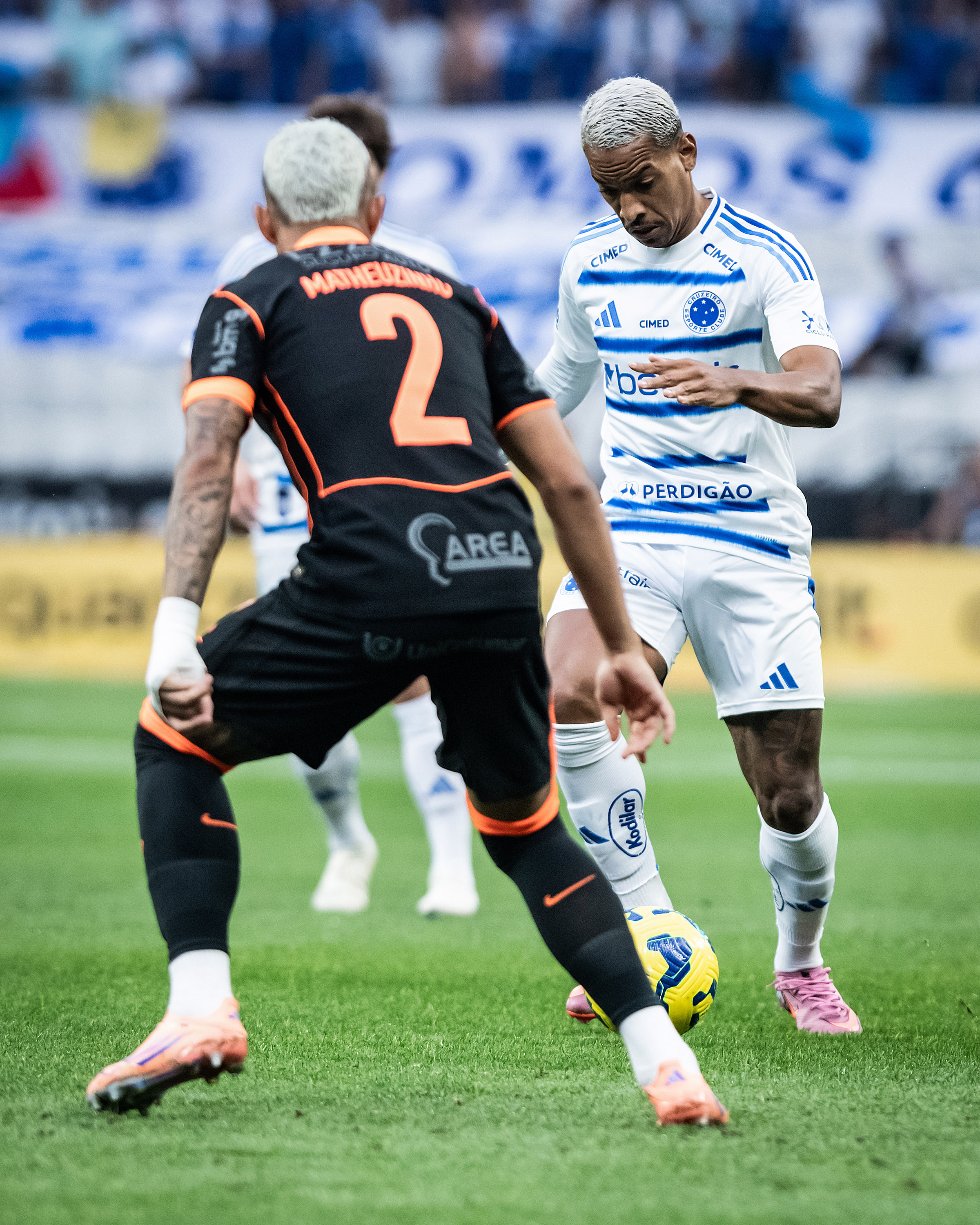 Hugo Souza brilha nos pênaltis e, com emoção, Corinthians elimina Cruzeiro rumo à final!
