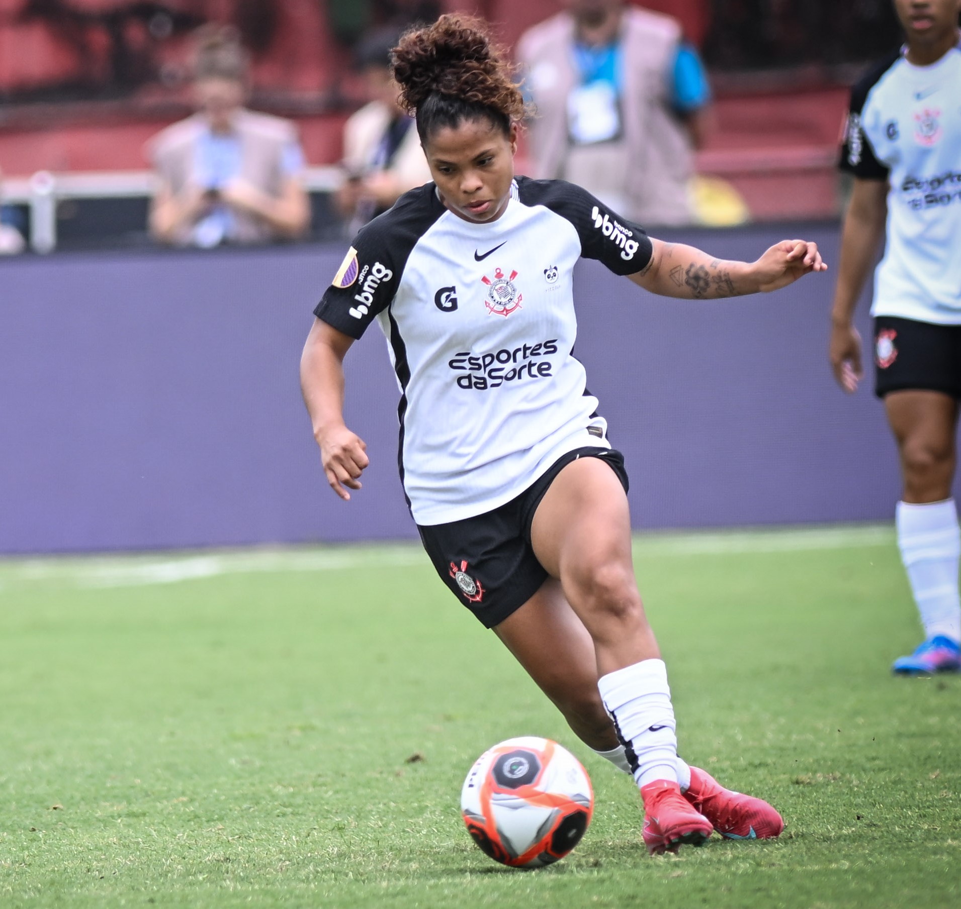 Corinthians surpreende e renova com a volante Day Rodríguez até 2028; acordo nos bastidores!