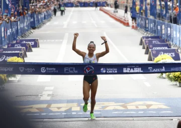 Com apoio de patrocinadores, Núbia conquista pódio na 100ª edição da São Silvestre