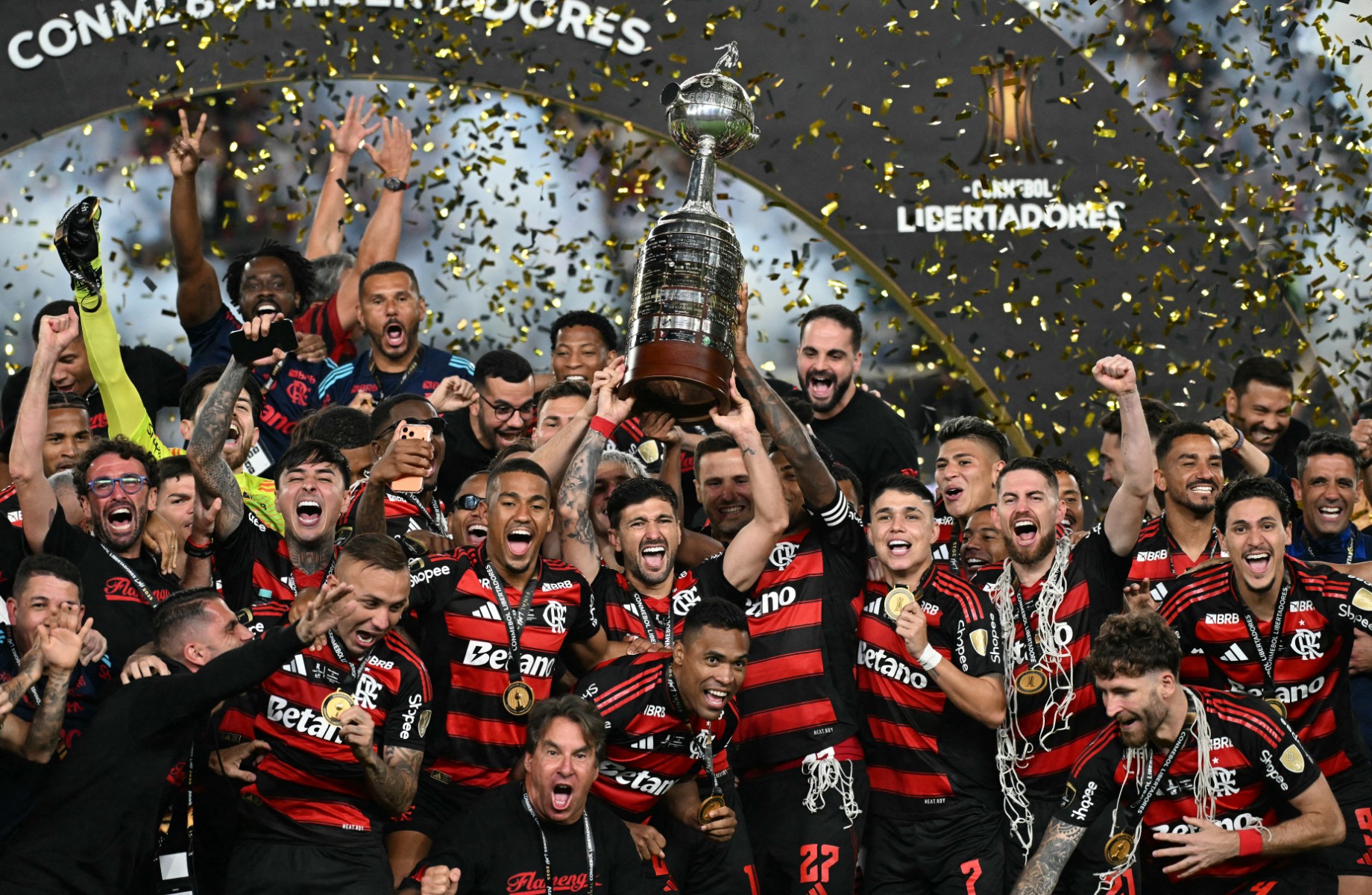 Domínio do Flamengo desafiado: o Palmeiras reage e reforça sua dupla na busca pela Libertadores
