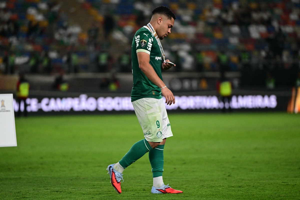 Vitor Roque dispara após vice na Libertadores: 