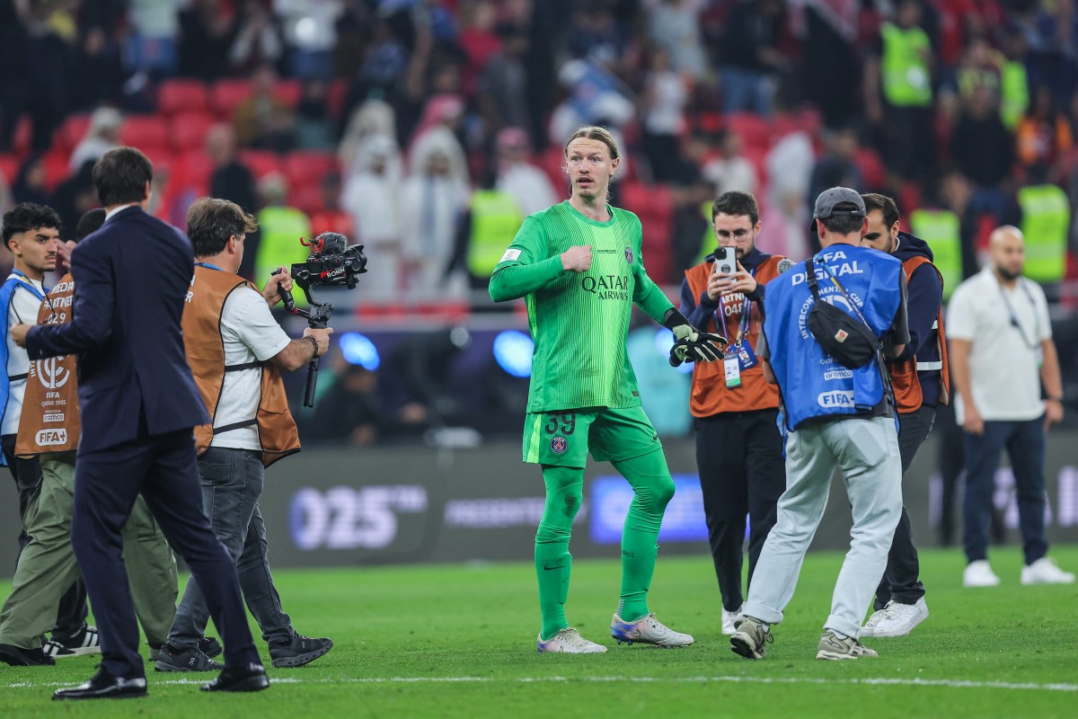 Safonov brilha em campo e desafia Flamengo: quem é o goleiro que surpreendeu no Intercontinental?