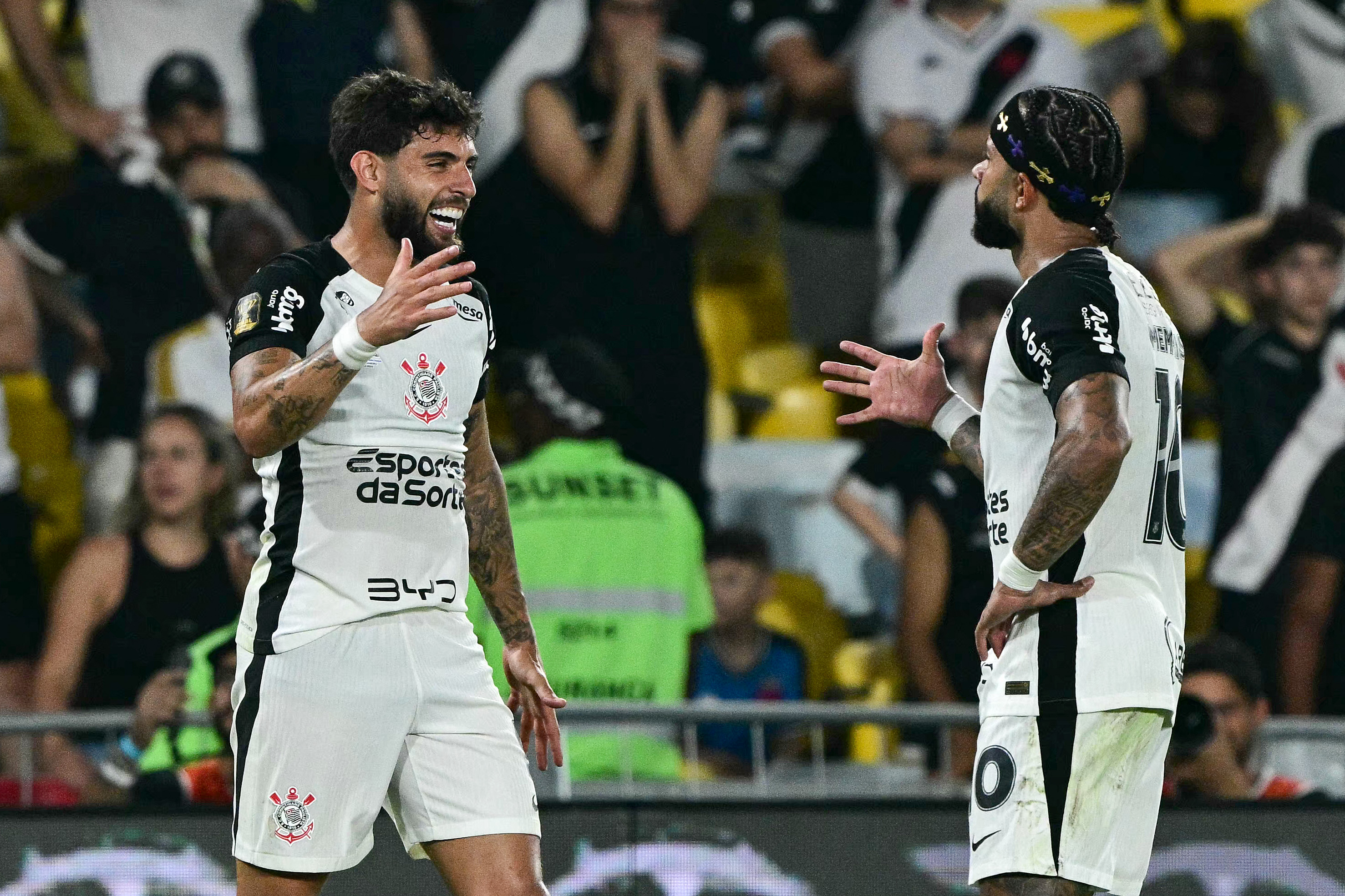 Corinthians brilha em campo e garante vitória contra o Vasco; jogadores recebem notas altas