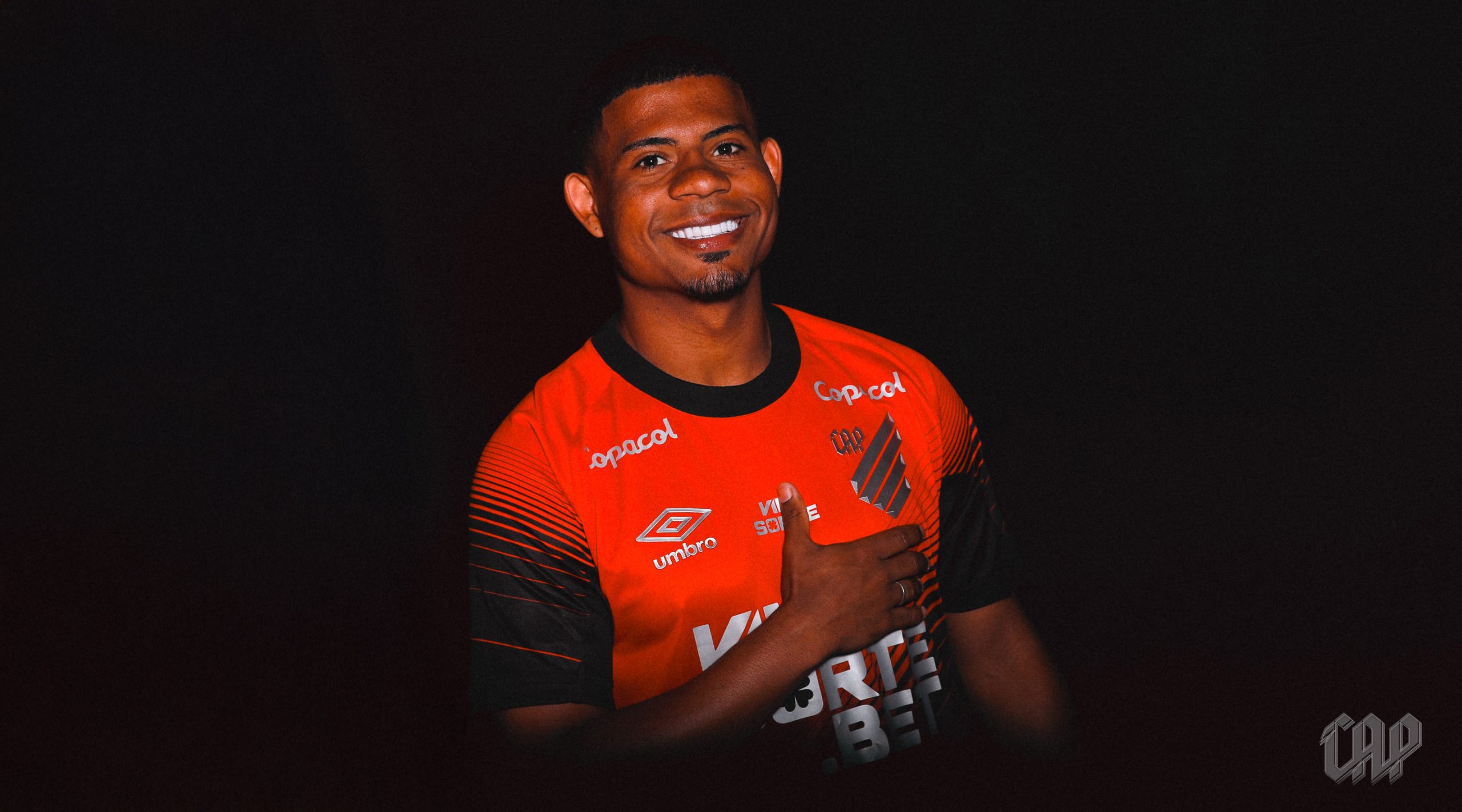 Gilberto, emprestado pelo Palmeiras, é oficialmente anunciado como novo reforço do Athletico-PR