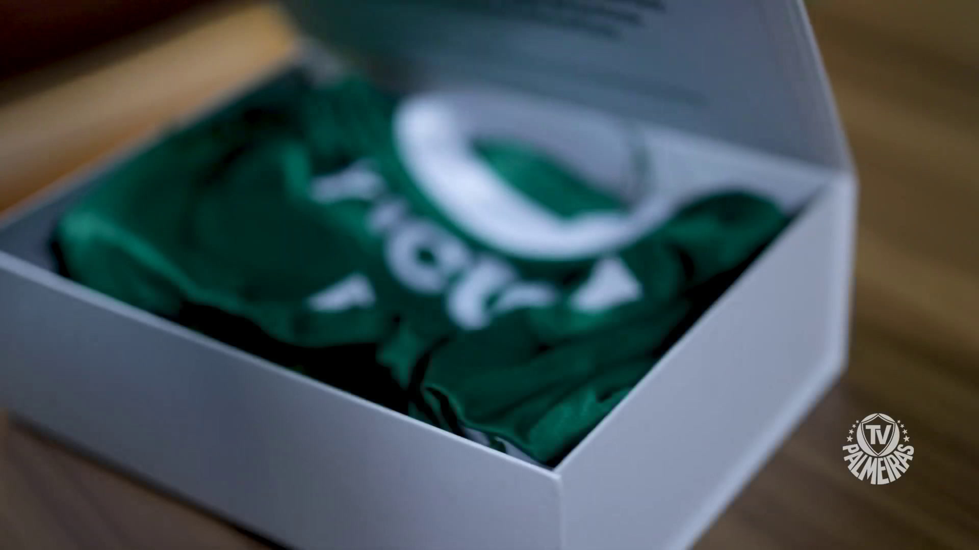 Palmeiras confirma acerto com Bruno Fuchs até 2029; zagueiro promete brigar por títulos