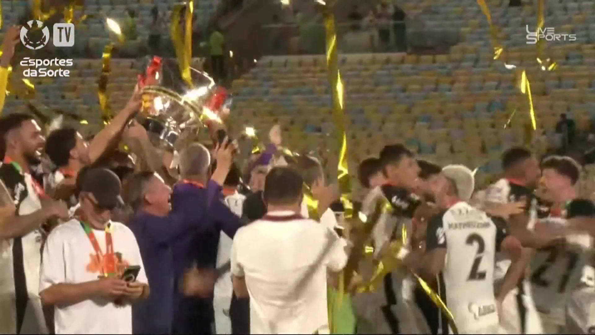 Corinthians conquista a Copa do Brasil e levanta a taça em uma vitória emocionante, é tetracampeão!