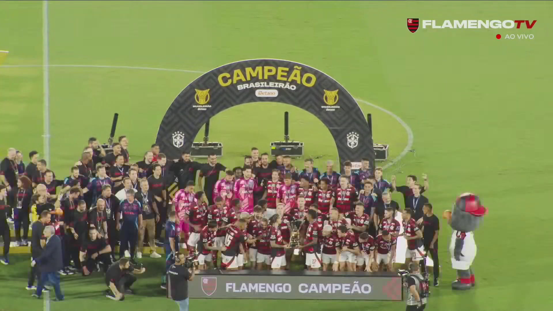 Flamengo celebra título do Brasileirão 2025; clima intenso nos bastidores da conquista