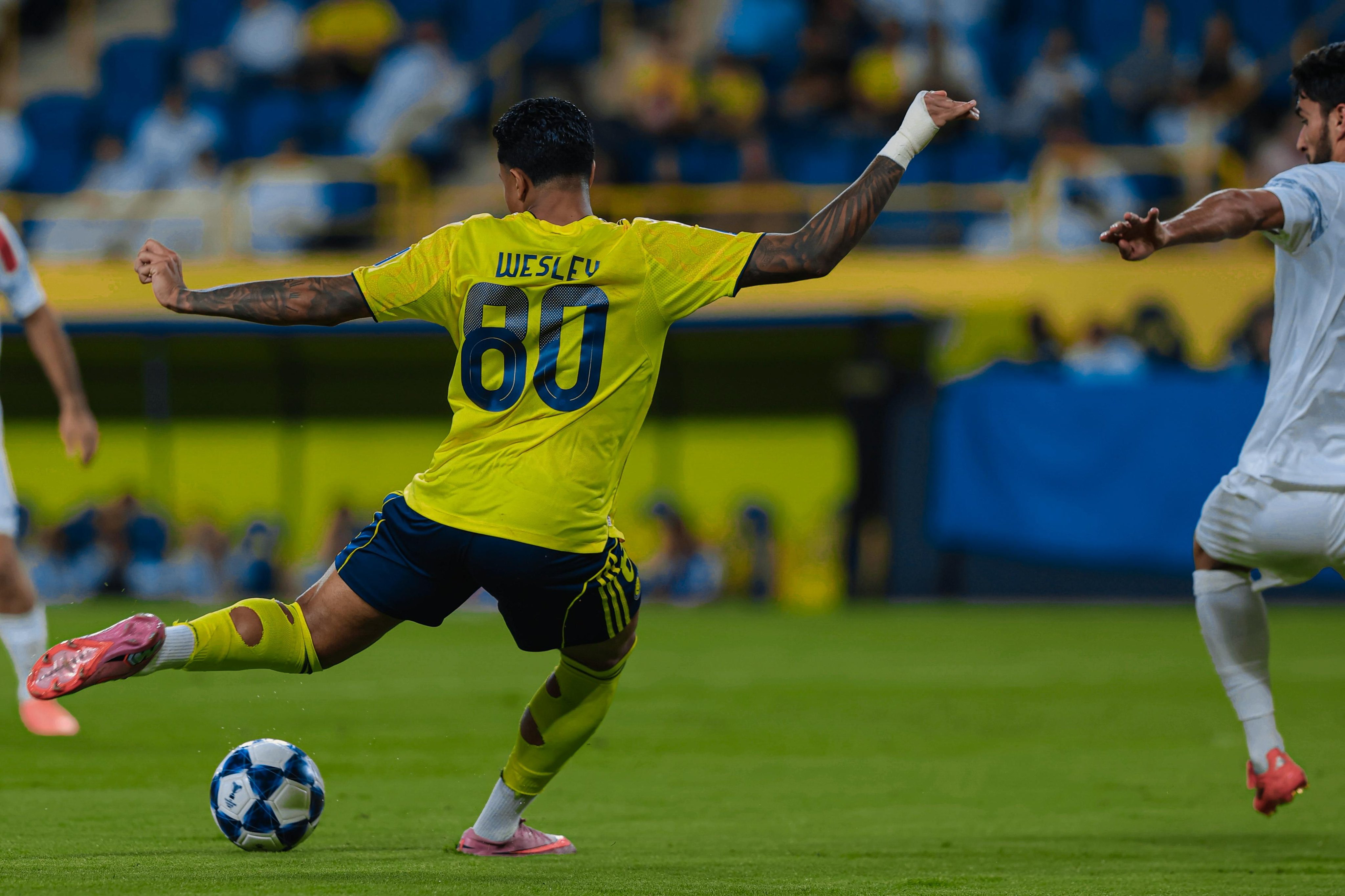 Benfica observa de perto atacante ex-Corinthians enquanto futuro de jogador se define em meio a especulações