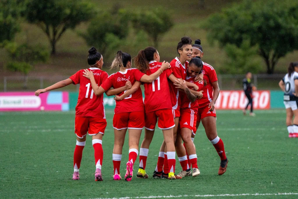 Internacional goleia Corinthians e avança às semifinais da Copinha feminina em grande estilo