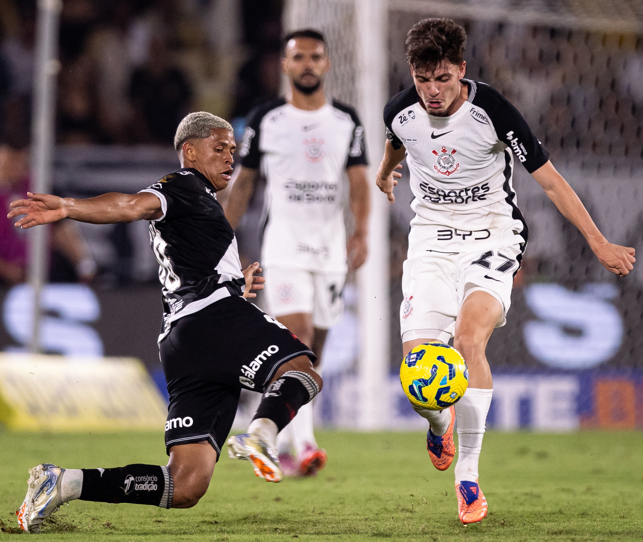 Após conquistar o título, Bidon projeta Libertadores e retorna ao Maracanã com Corinthians