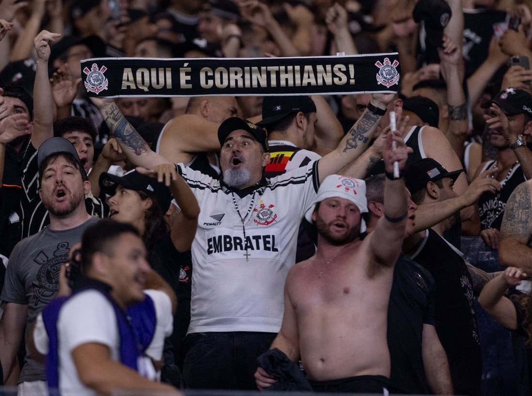 Torcida do Corinthians maximiza apoio em jogo decisivo e repercute nas redes sociais; veja os melhores momentos!