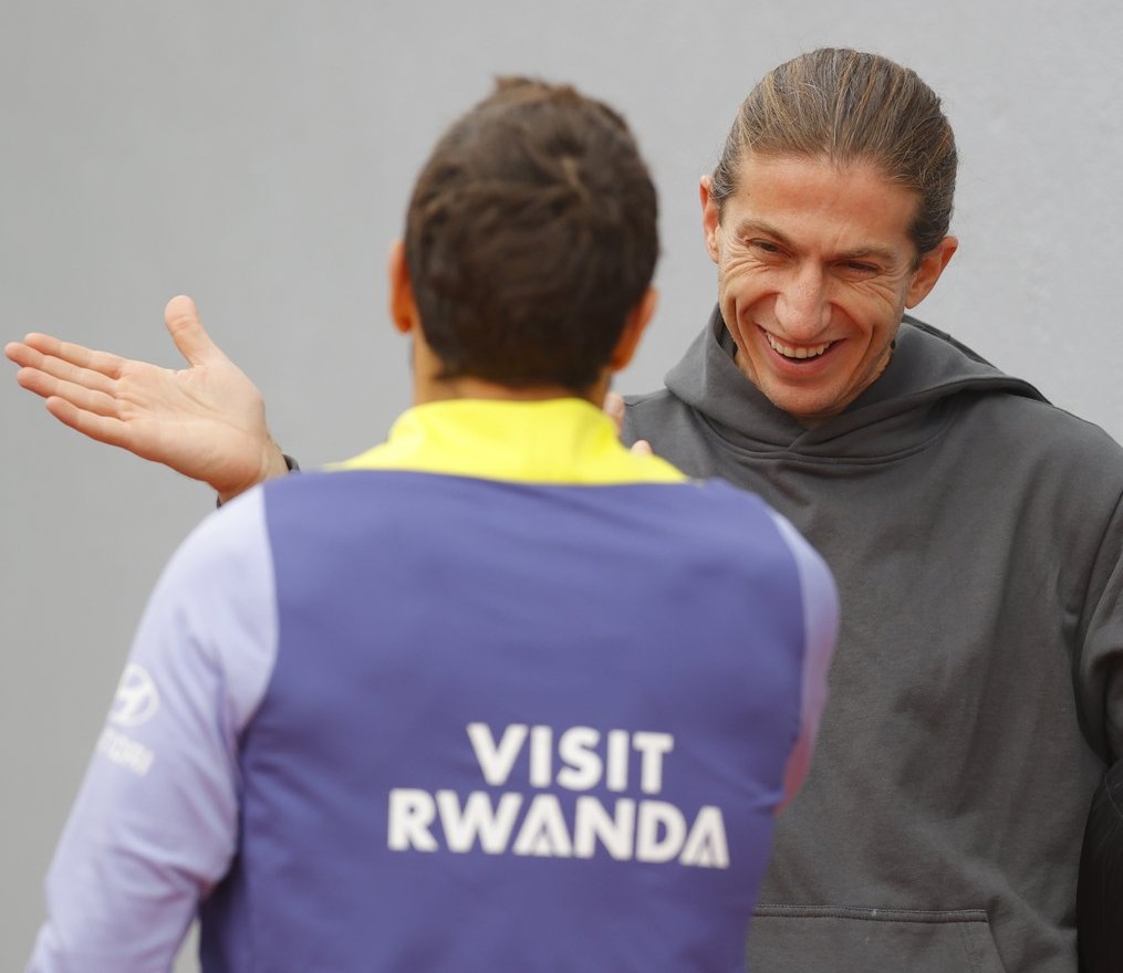 Filipe Luís visita CT do Atlético de Madrid e gera reflexão