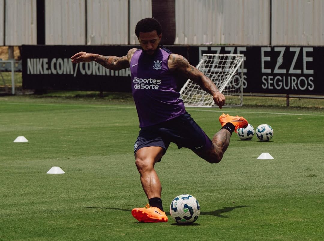 Memphis dá sinais de recuperação e intensifica treinos com bola no Corinthians, focando na volta aos gramados